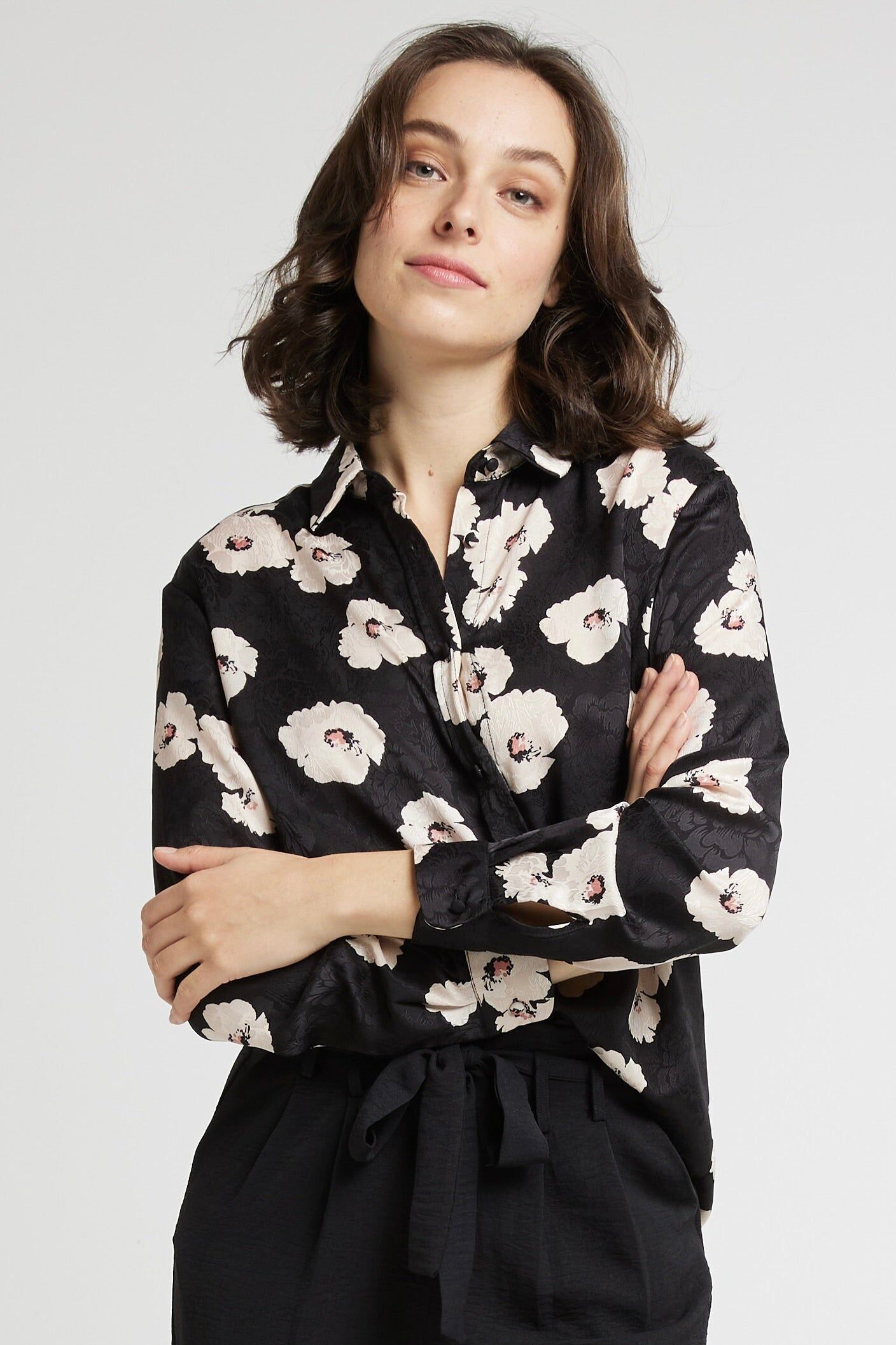 CHIHIRO - Camicia in raso con stampa floreale giapponese