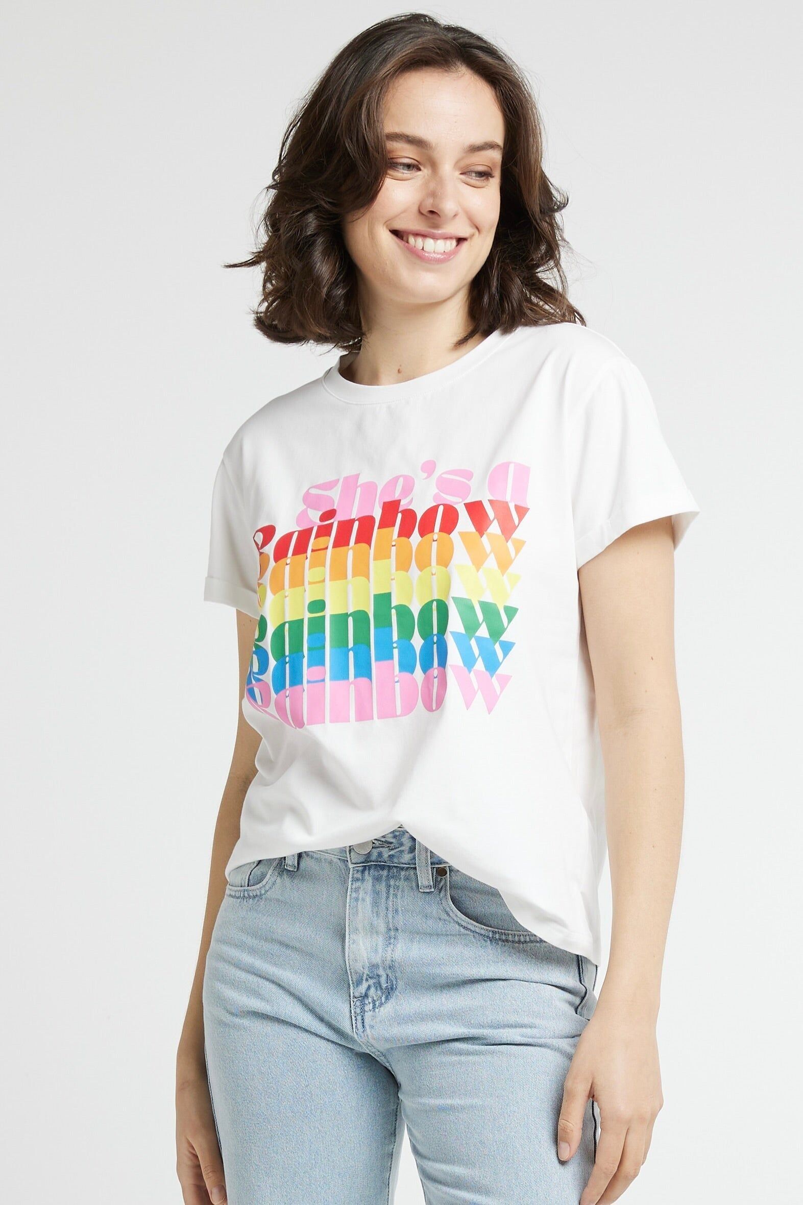 PRISM - t-shirt bianca in cotone "lei è un arcobaleno".