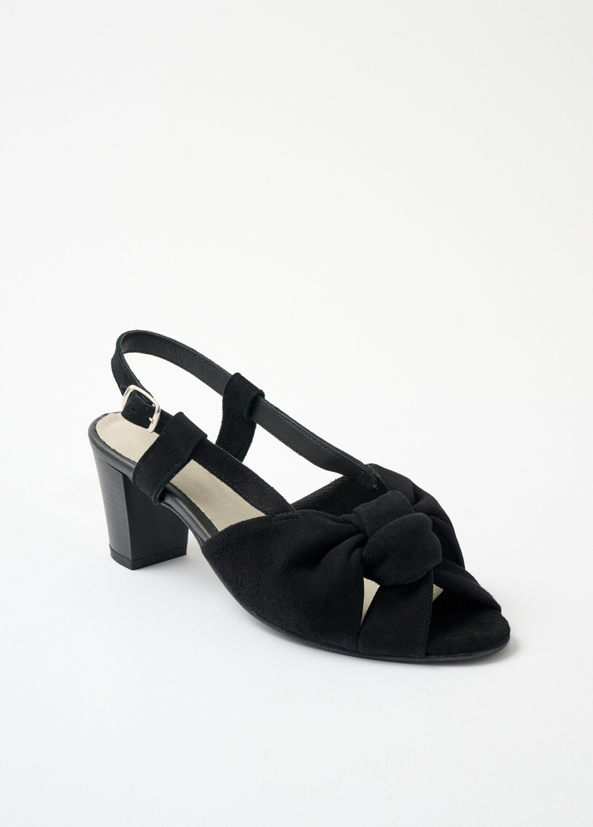Sandali aperti con cinturino sottile e tacco in pelle