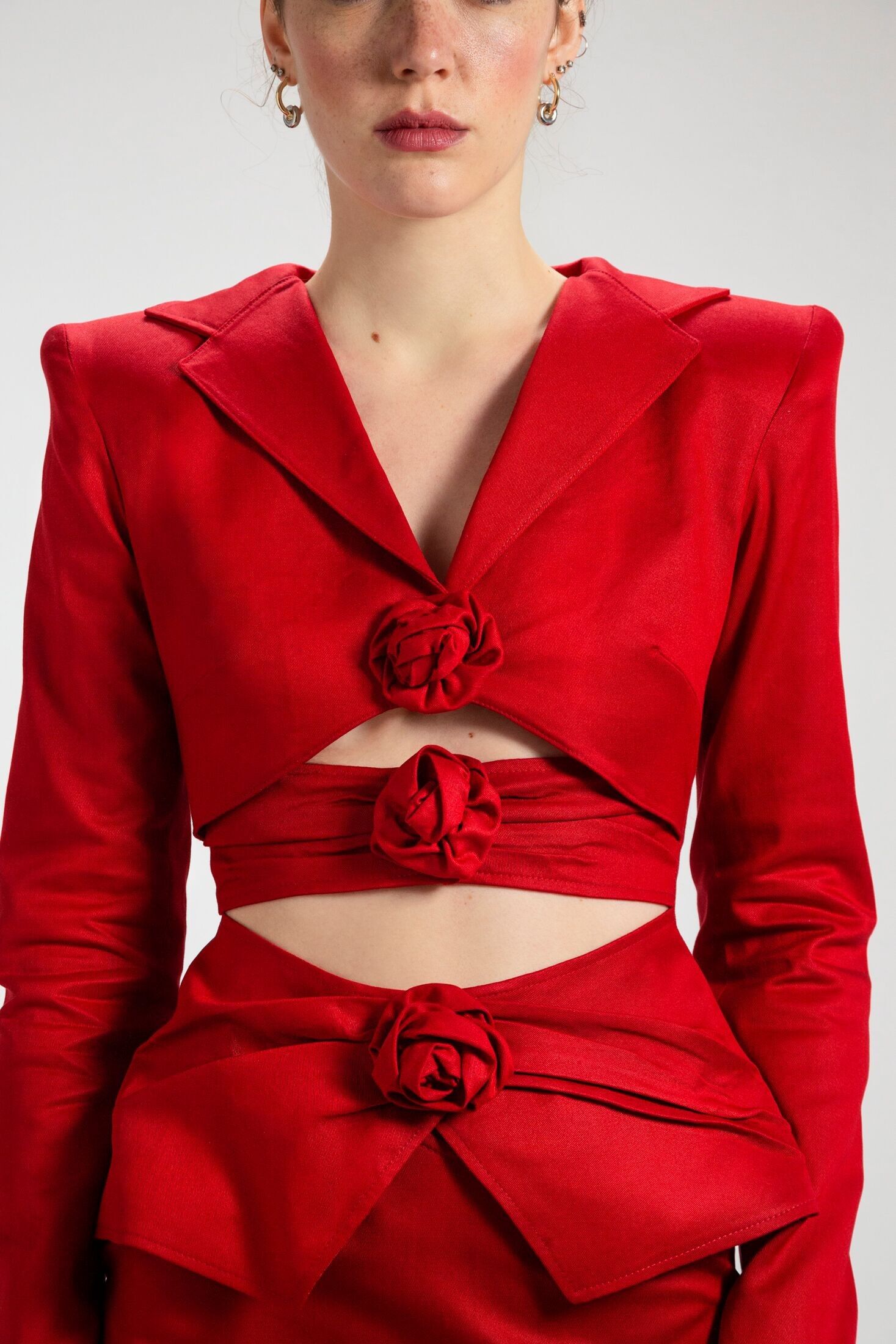 Giacca rossa Rose cut out