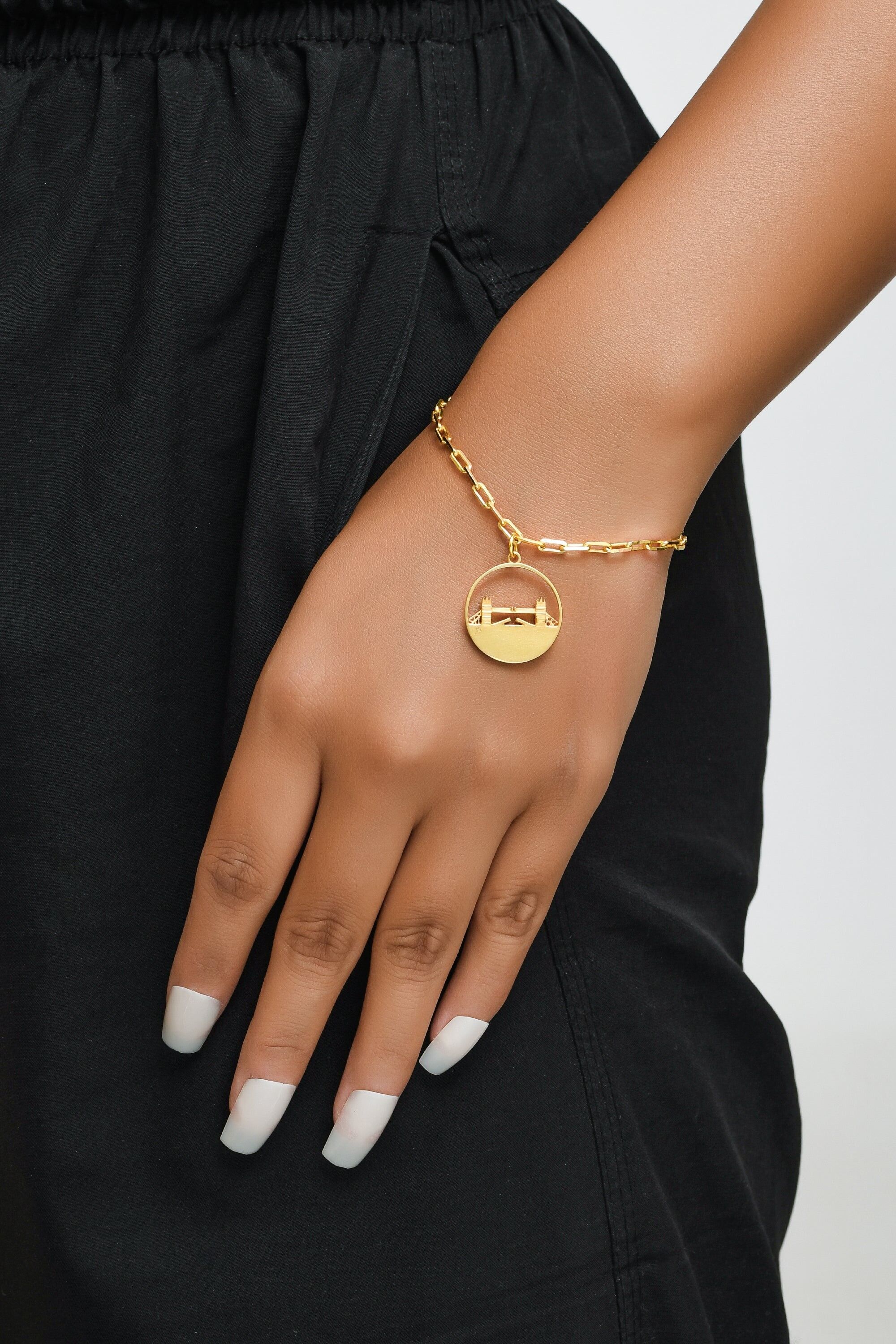 Braccialetto a cerchio pendente Tower Bridge medio