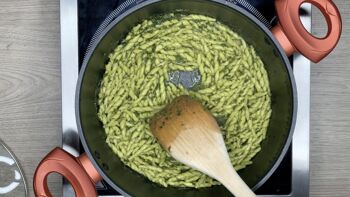 Trofiette au Pesto Genovese, pâtes artisanales italiennes prêtes à cuire avec assaisonnement - 3 portions 2