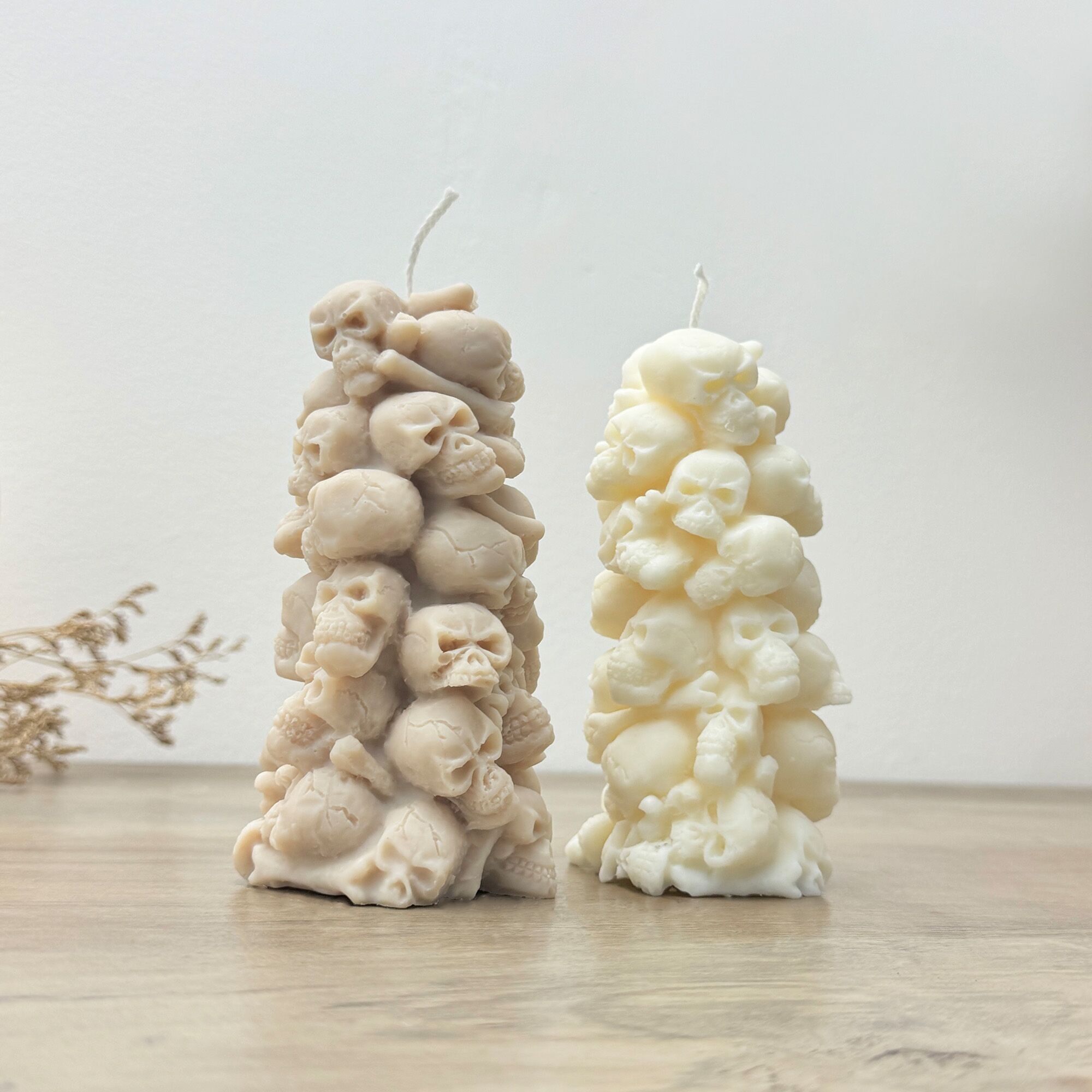 Gothic Totenkopfturm Stumpenkerze - Halloween Skelett Kerze