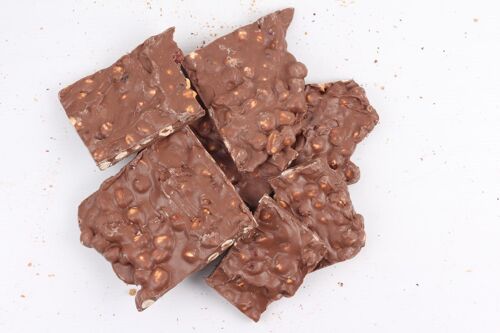 Chocolat au lait aux noisettes entières