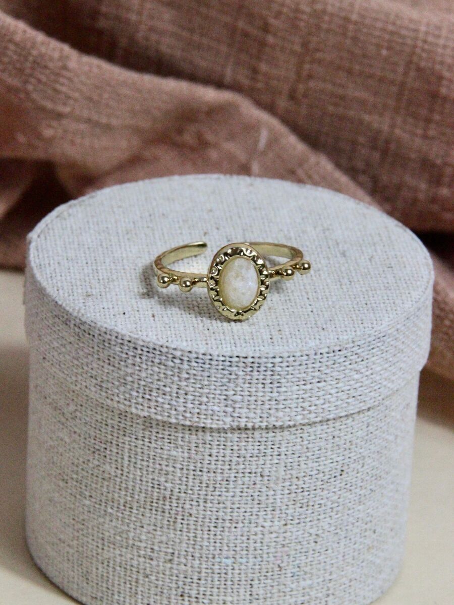 Freya-Ring – ovaler Jadesteinring im Boho-Chic-Stil