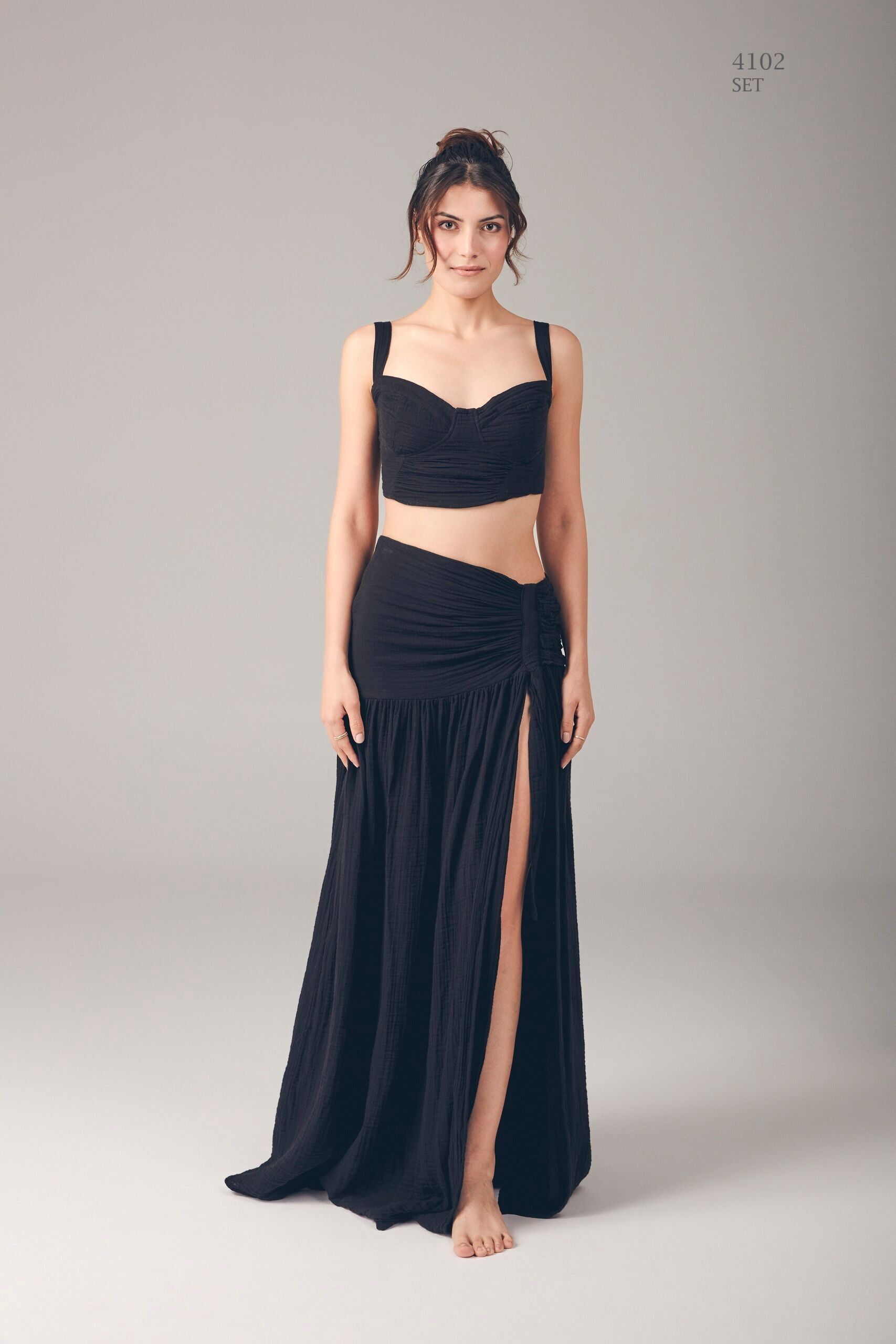 Set chic: top bustier e gonna con spacco