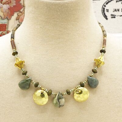 Collana con perline di pietra variscite