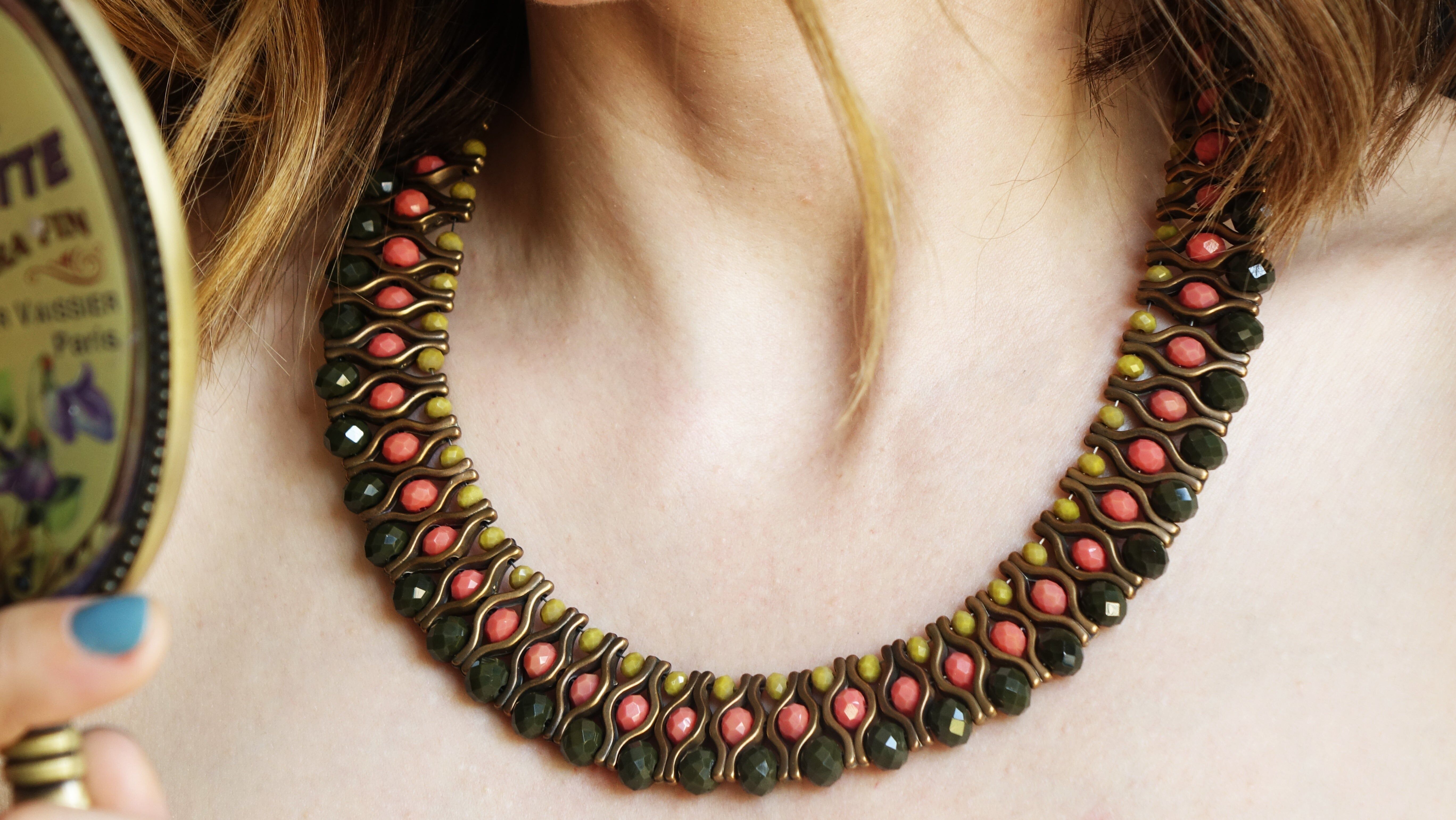 Ethnische Halskette mit Perlen