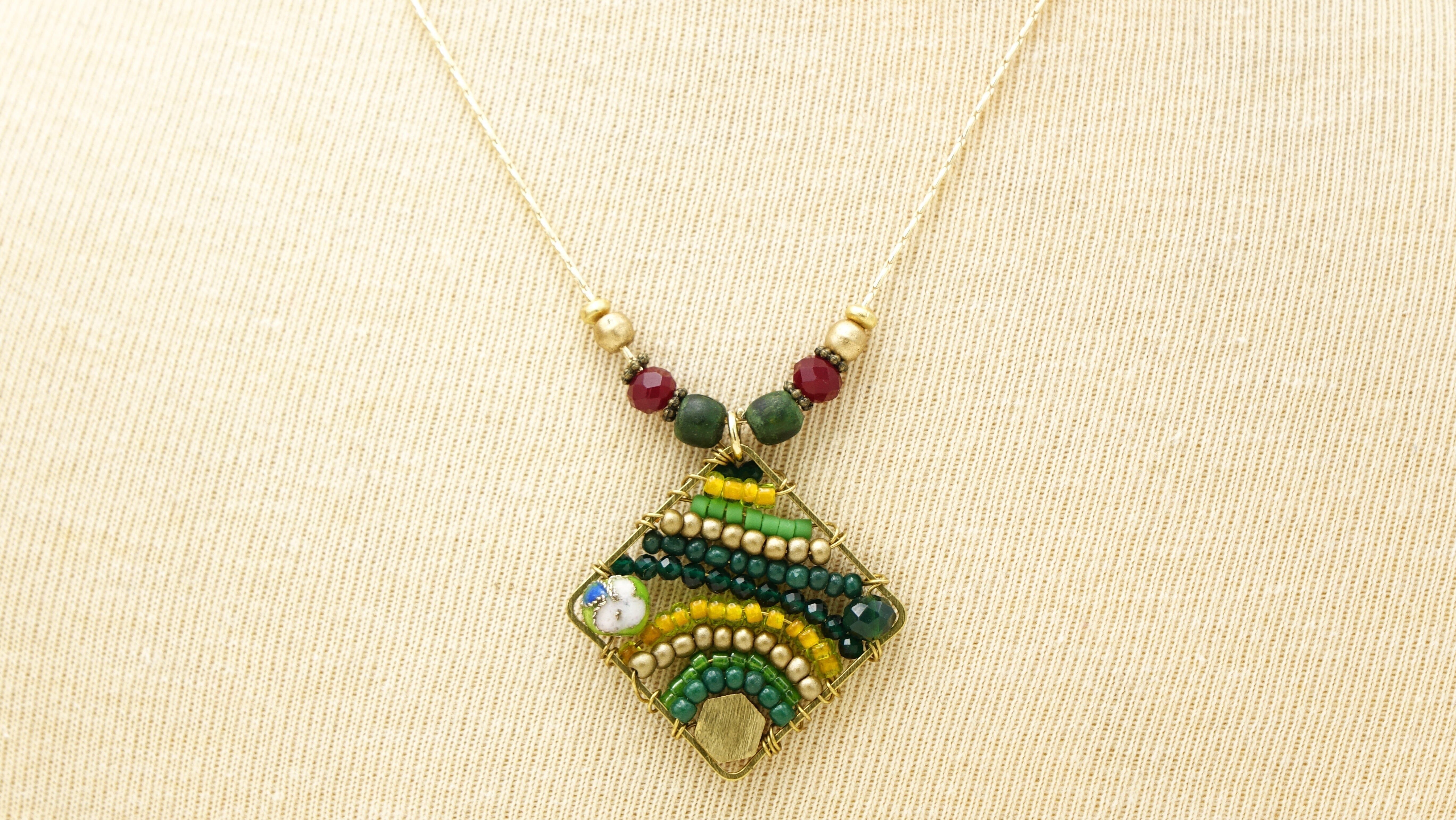 Collier Boho câblé à la main - Forêt
