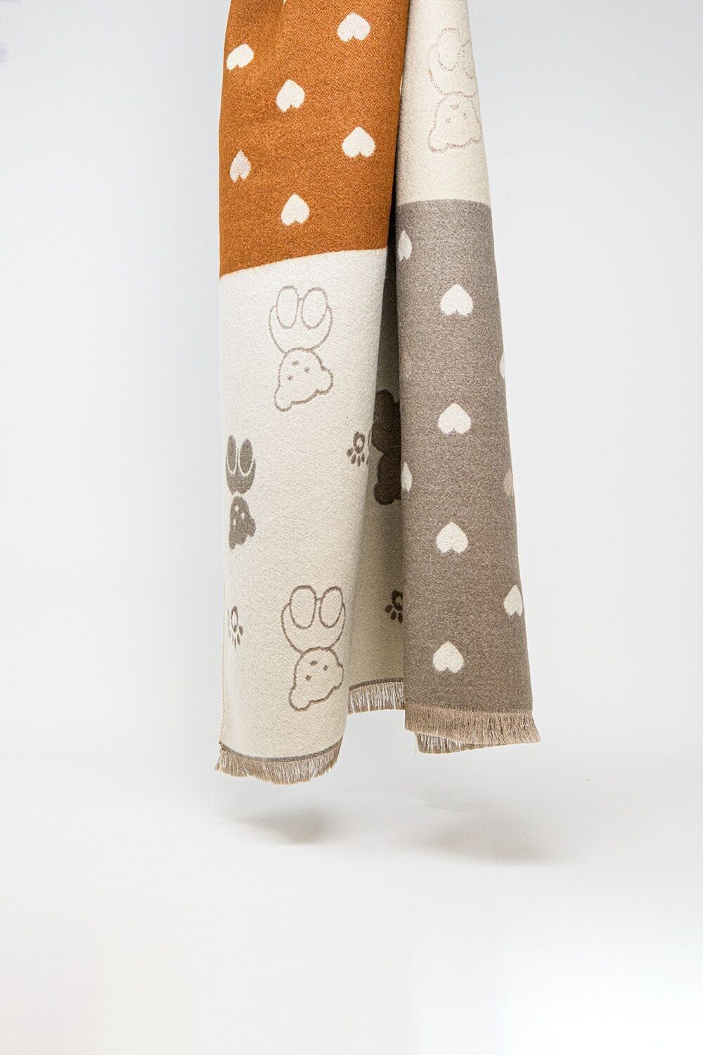 Bufanda de punto con estampado de osito y corazón