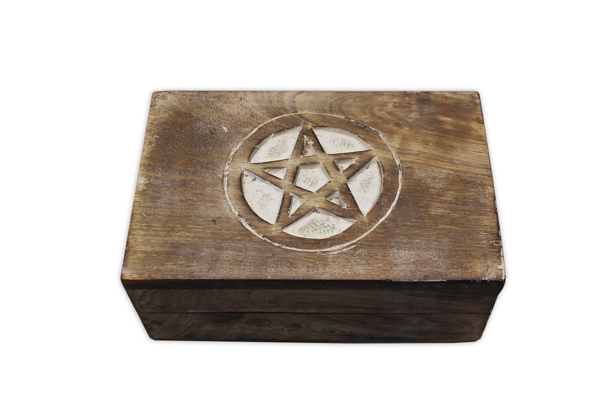 Pentacolo scatola di legno artigianale lavata bianca