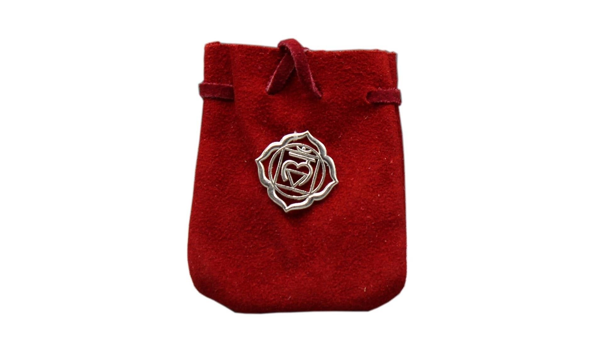 BORSA IN CAMOSCIO ROSSO CON SIMBOLO CHAKRA 3.25X2.75"