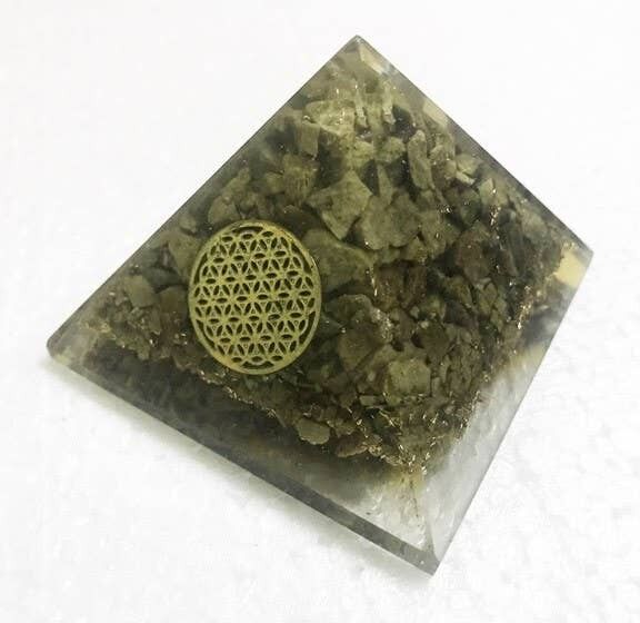 Große Orgonit-Pyramide Epidot Blume des Lebens
