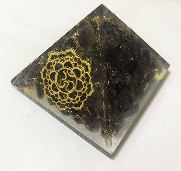 Orgonit Pyramide Kronenchakra Amethyst 40mm