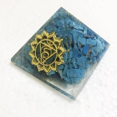 Pyramide d'orgonite, chakra de la gorge - Turquoise 40mm