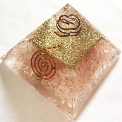 Pyramide d'orgonite, quartz rose, symbole de reiki et spirale