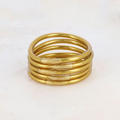 Brazalete budista grueso de oro antiguo con un mantra grabado "Felicidad, suerte, fortuna y amor" en tailandés