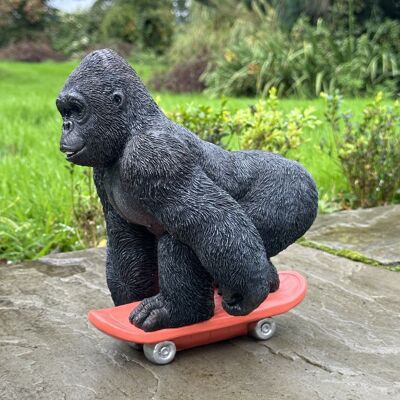Figurine de gorille sur skateboard, singe fantaisie ou cadeau pour amateur de skateboard