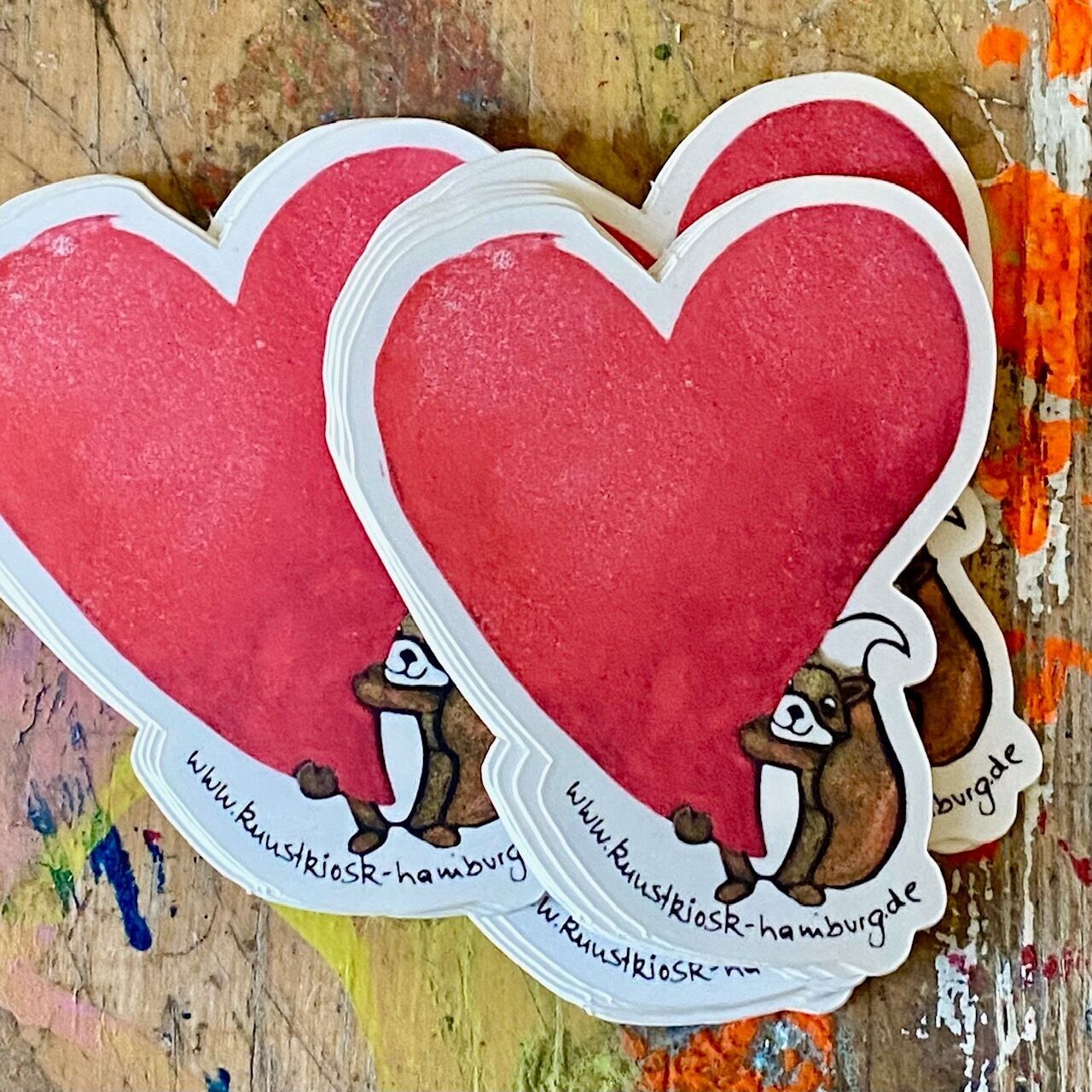 Pegatinas para portátiles, móviles, coches...Pegatina de vinilo mate para exteriores con diseño de ardilla "Te doy mi corazón". Dimensiones: 3,5 x 6 cm.