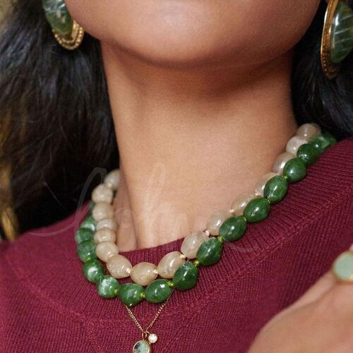 Collier sur cordon Sixtine - grosses perles en résine colorée