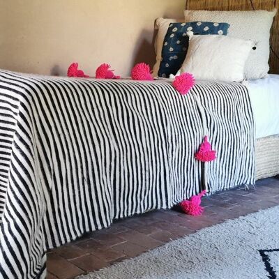 Plaid berbero con pompon rosa