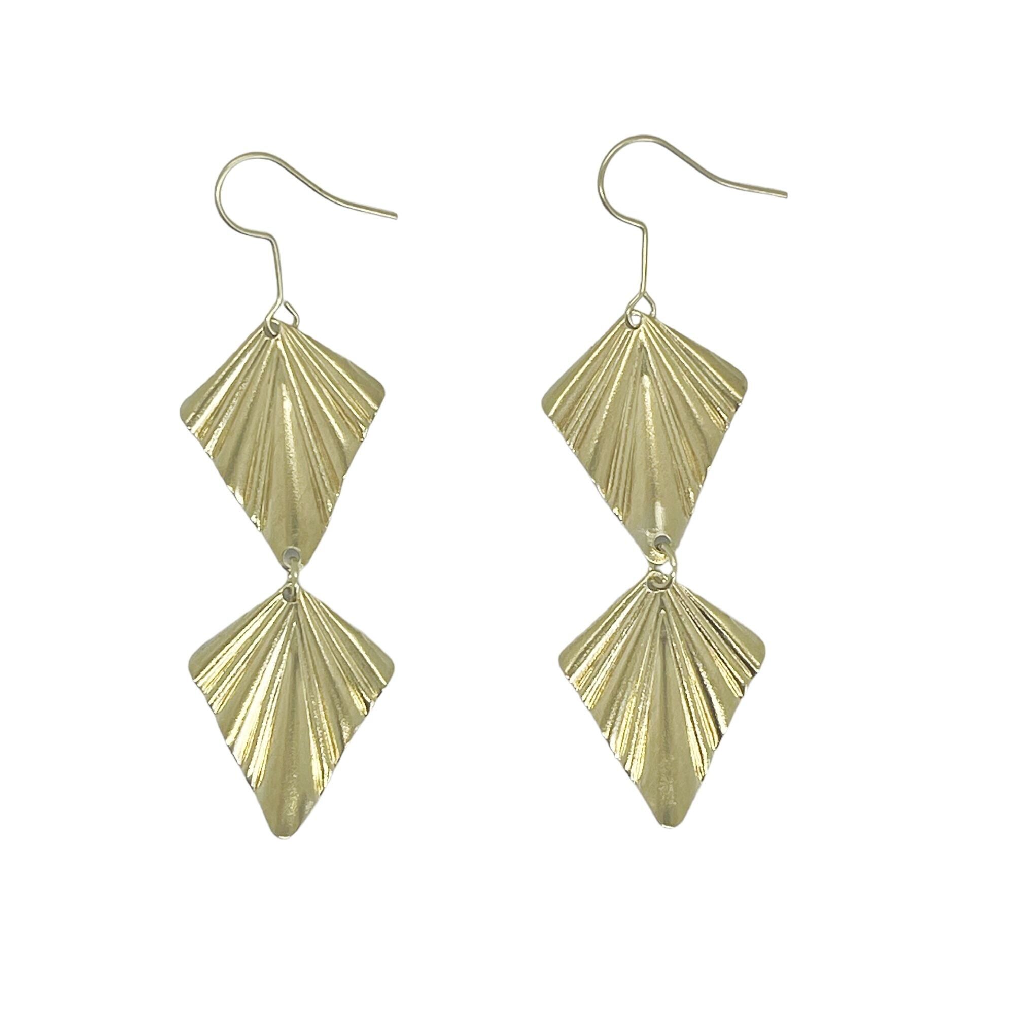 Orecchino a gancio dorato a doppio ventaglio