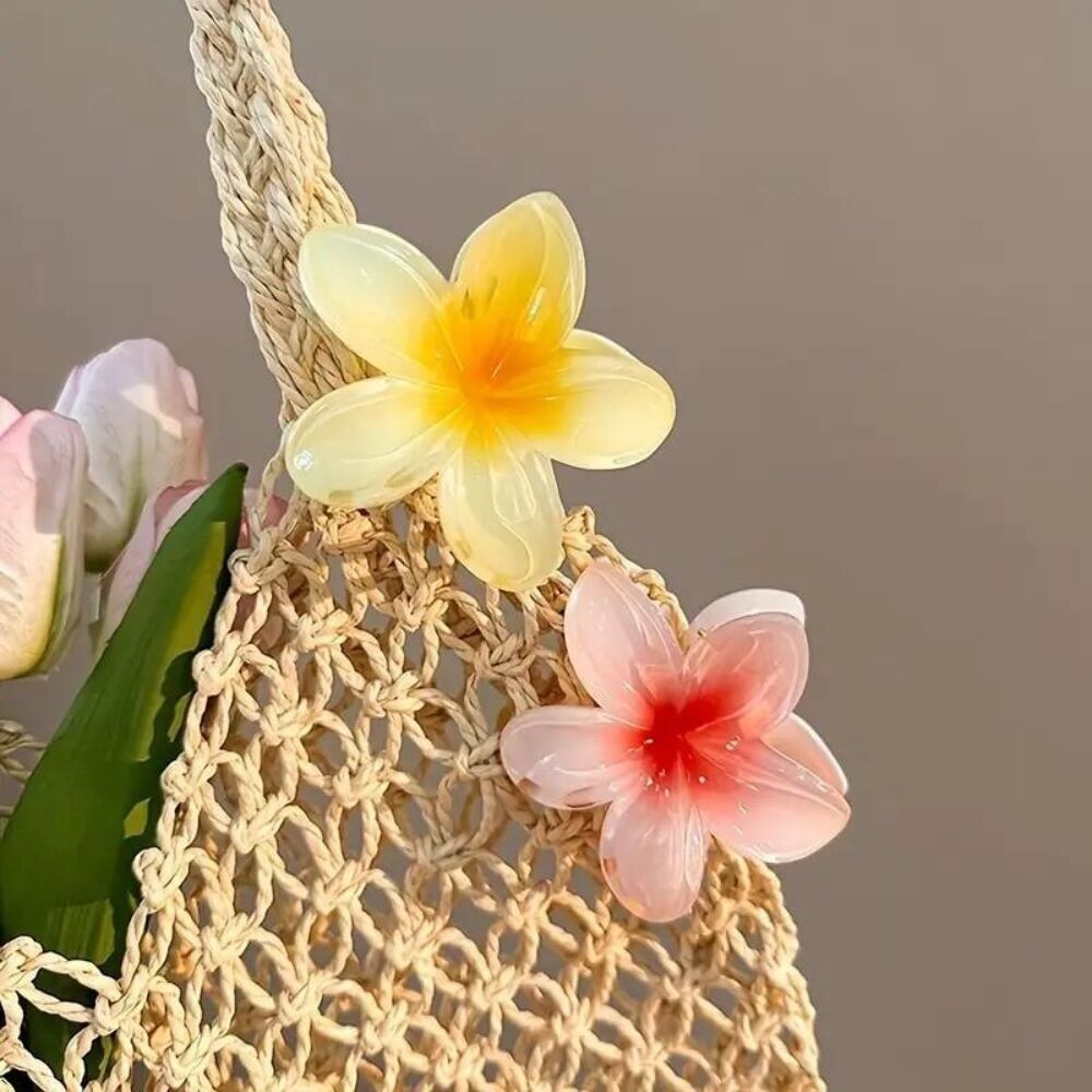 Set mit 4 großen, bunten, rutschfesten Haarspangen in Form hawaiianischer Blumen