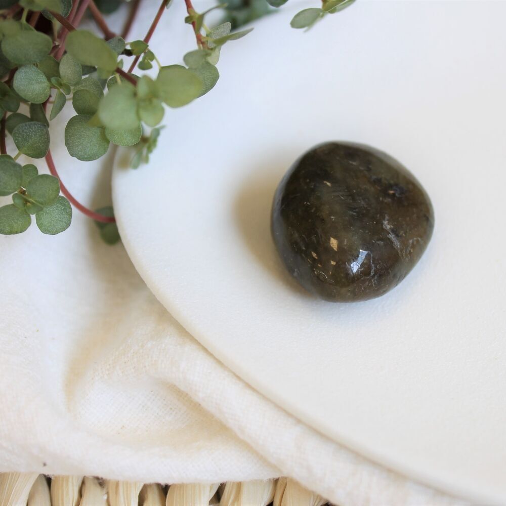 Labradorit Trommelstein Größe L