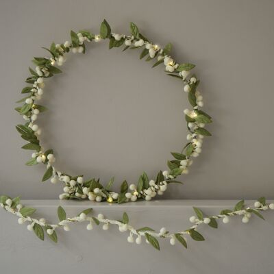 Mistletoe Light Up Wreath - Christmas Decoration (25cm)
