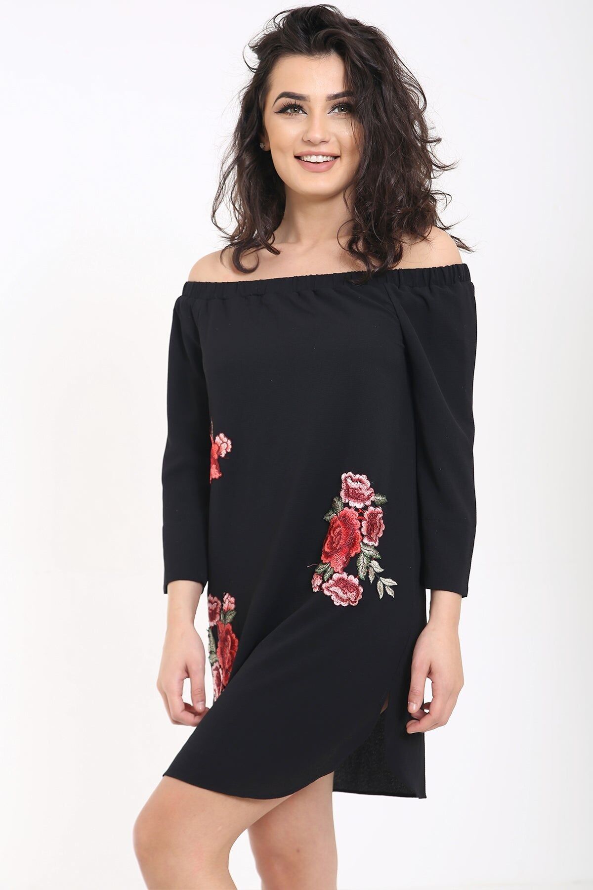 Kleid mit Bardot-Ausschnitt und Blumenstickerei