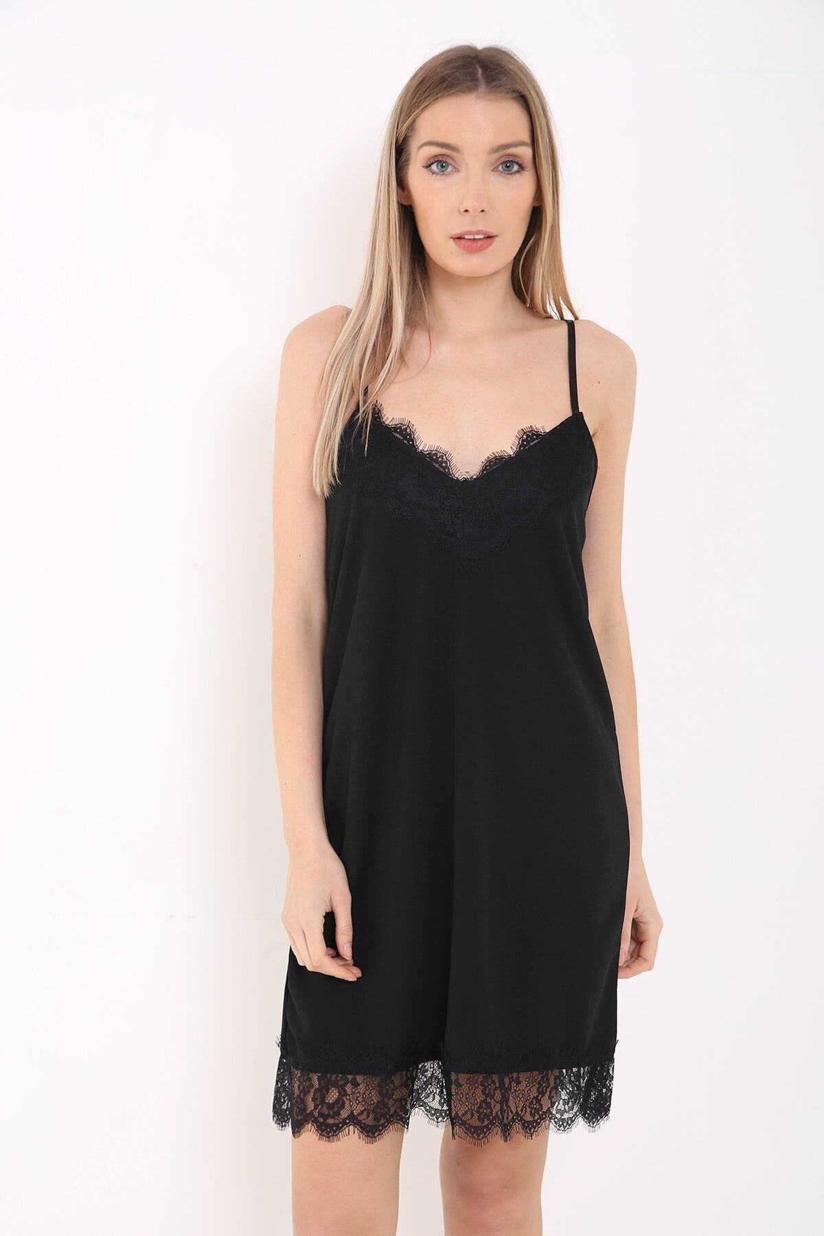 Abito con canotta e pizzo cigliato