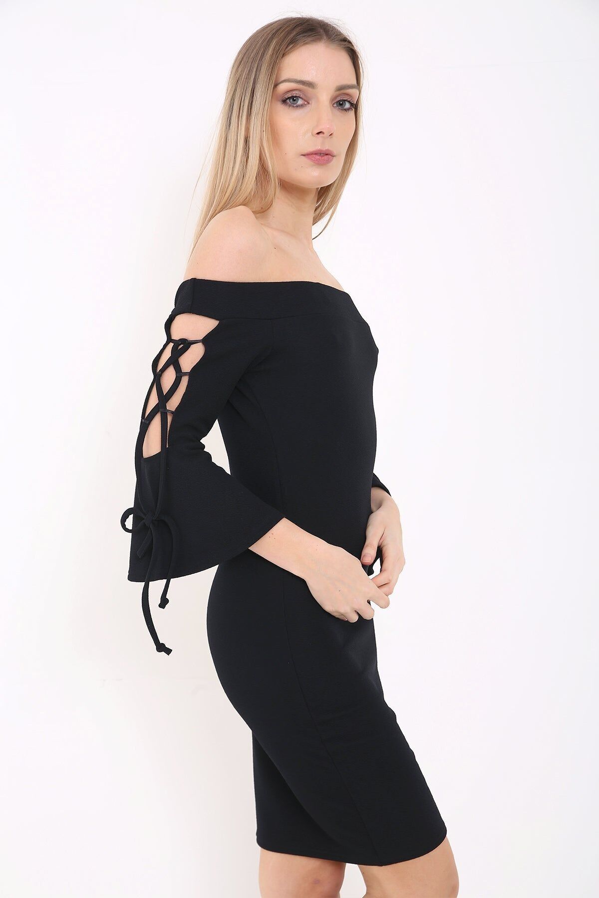 Abito Bardot con maniche a campana e lacci