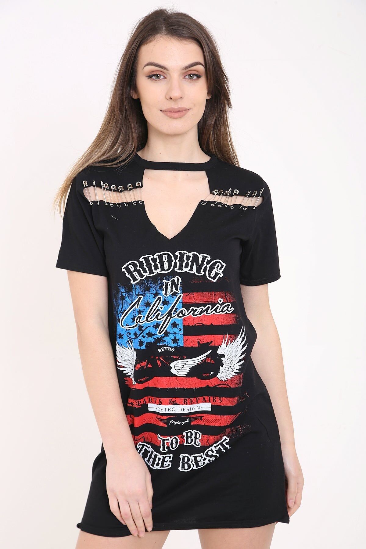 Abito lungo con stampa California e girocollo con spilla di sicurezza