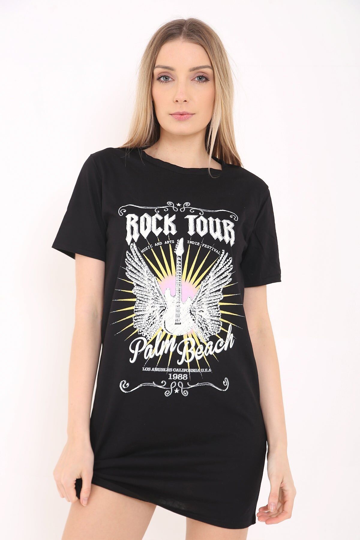 Abito lungo con stampa di chitarra borchiata e scollo a V