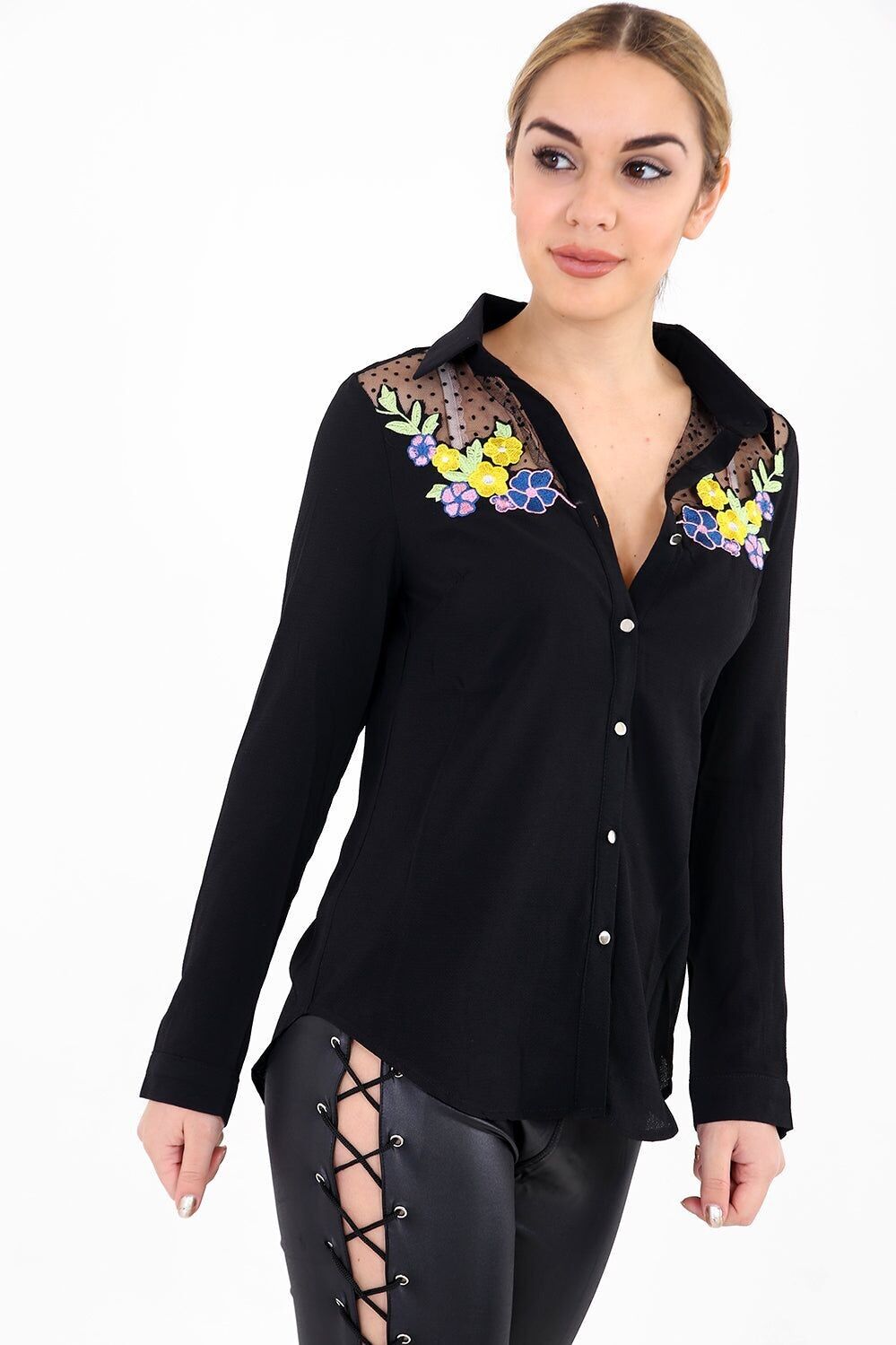 Top camicia con inserto in rete e bottoni ricamati a fiori sul davanti