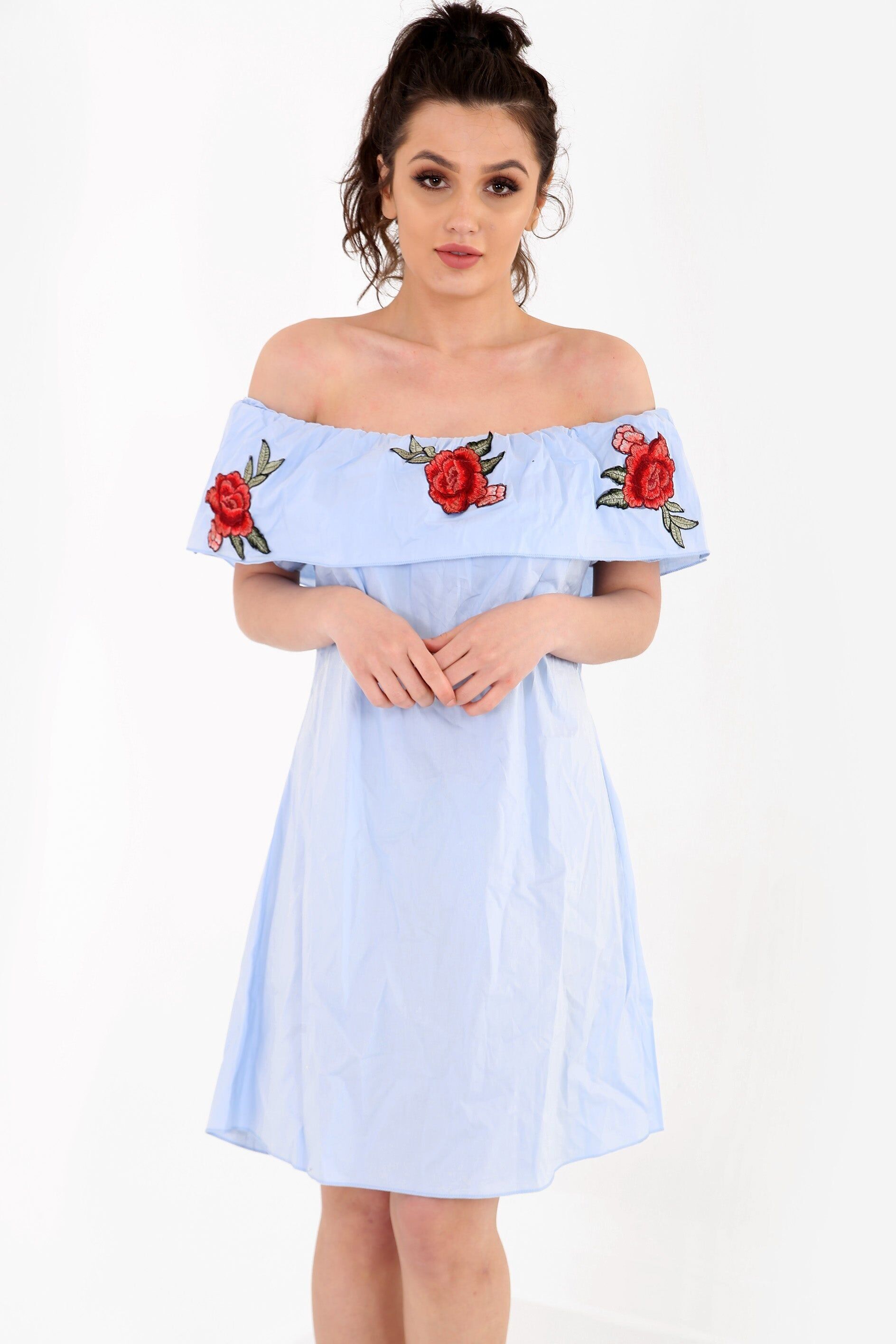 Abito Bardot con volant ricamato a rosa