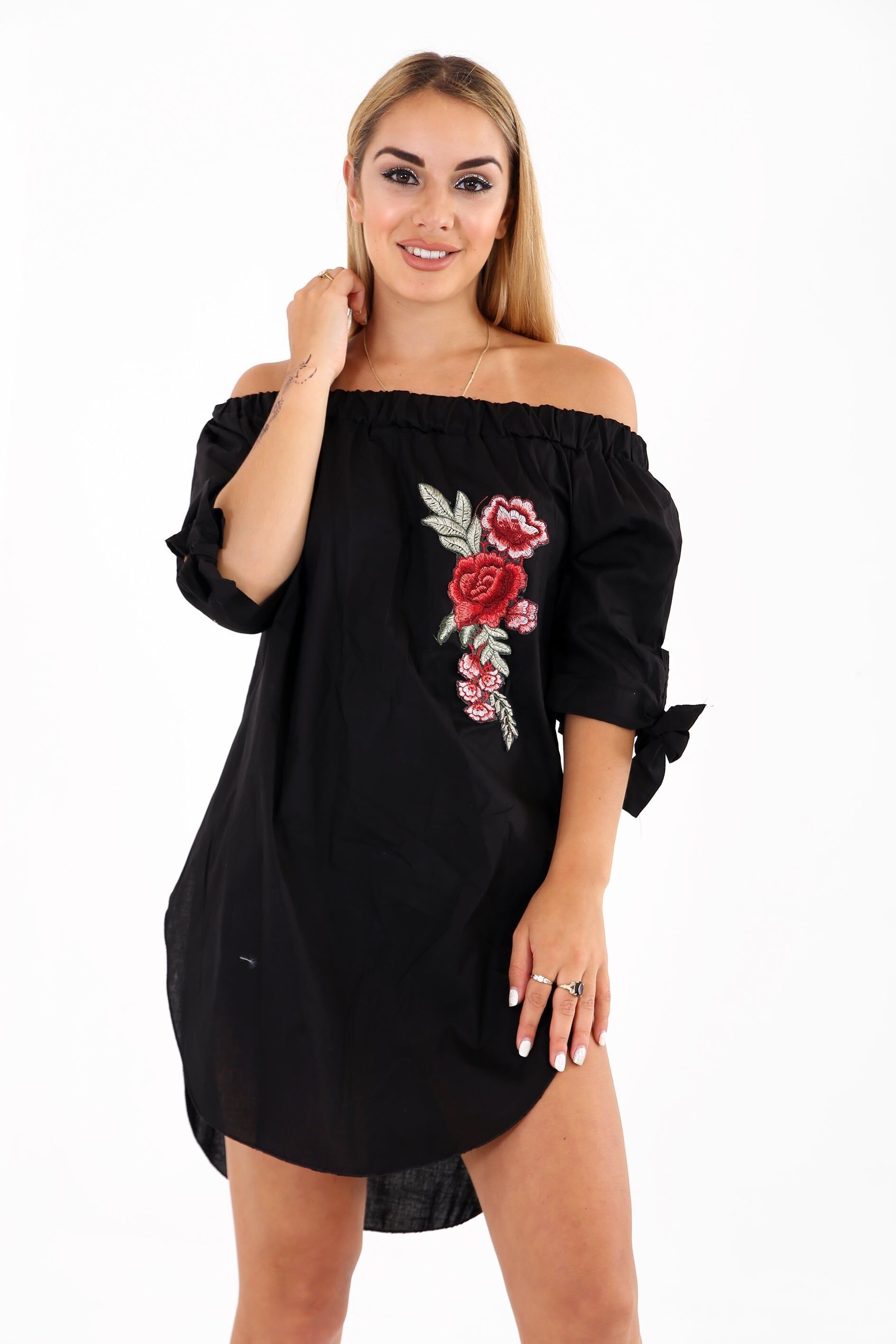 Top con orlo curvo e scollo Bardot ricamato con rosa