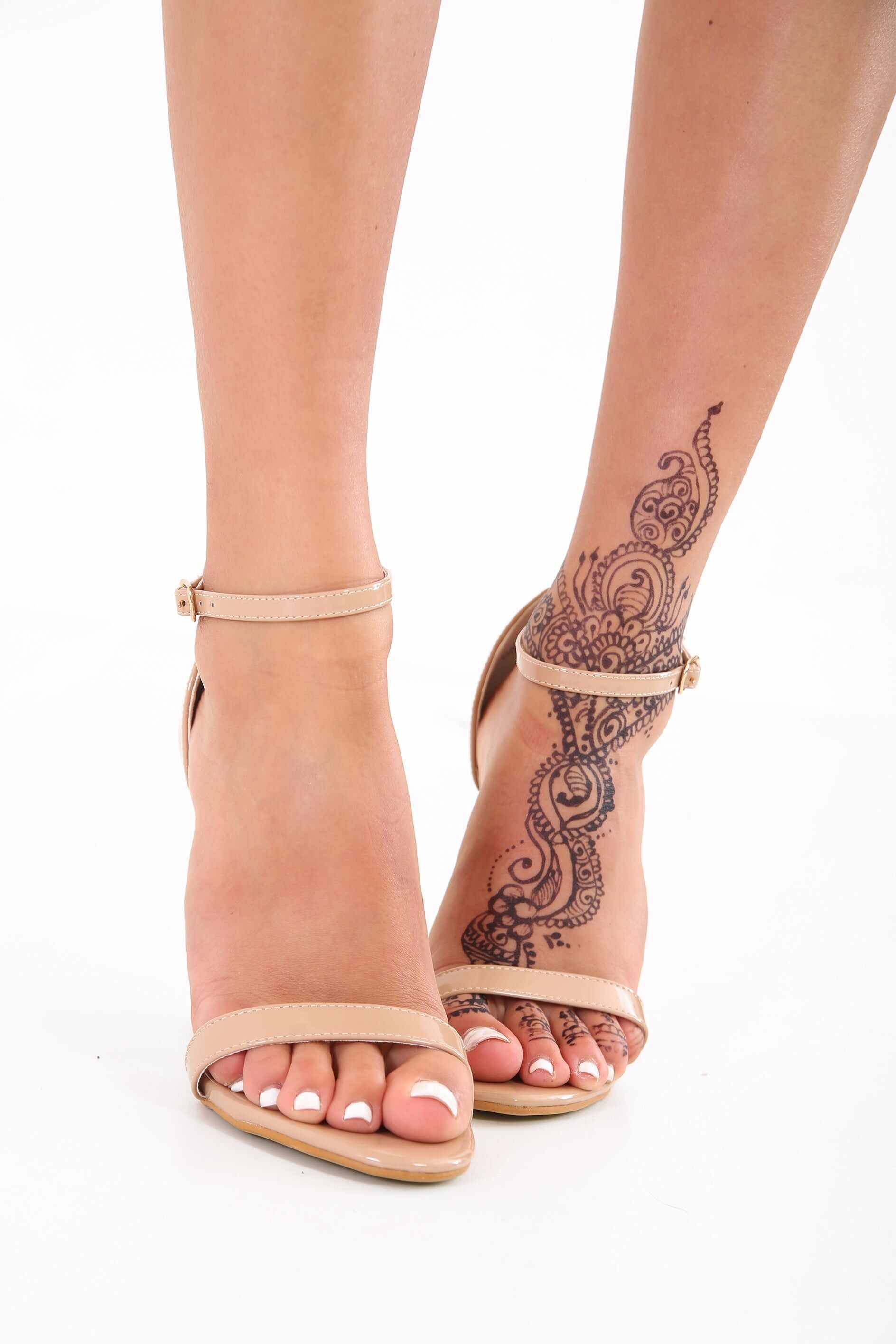 Sandalo con tacco alto e cinturino in vernice PU