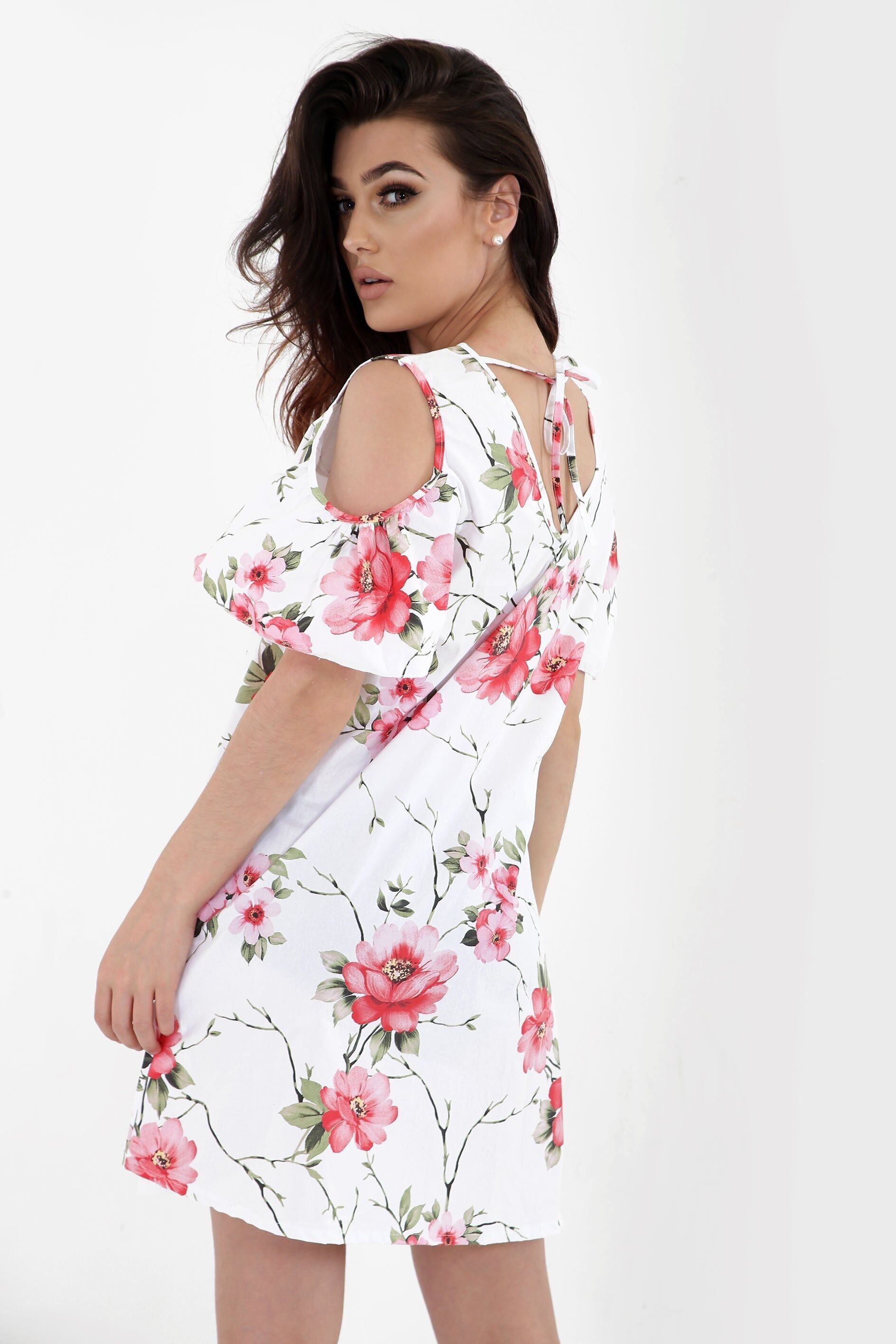 Abito con stampa floreale e spalle scoperte con nodo alla schiena