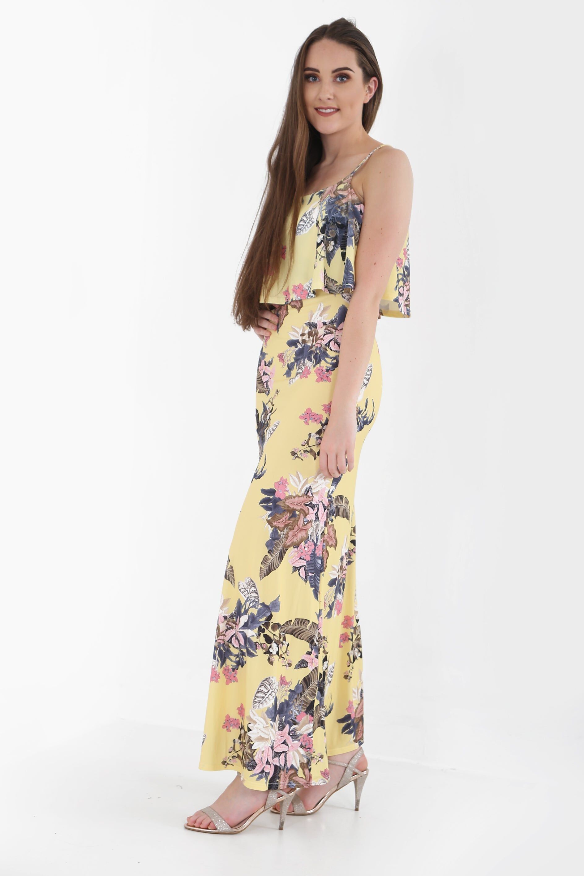 Abito lungo con stampa floreale a strati e volant