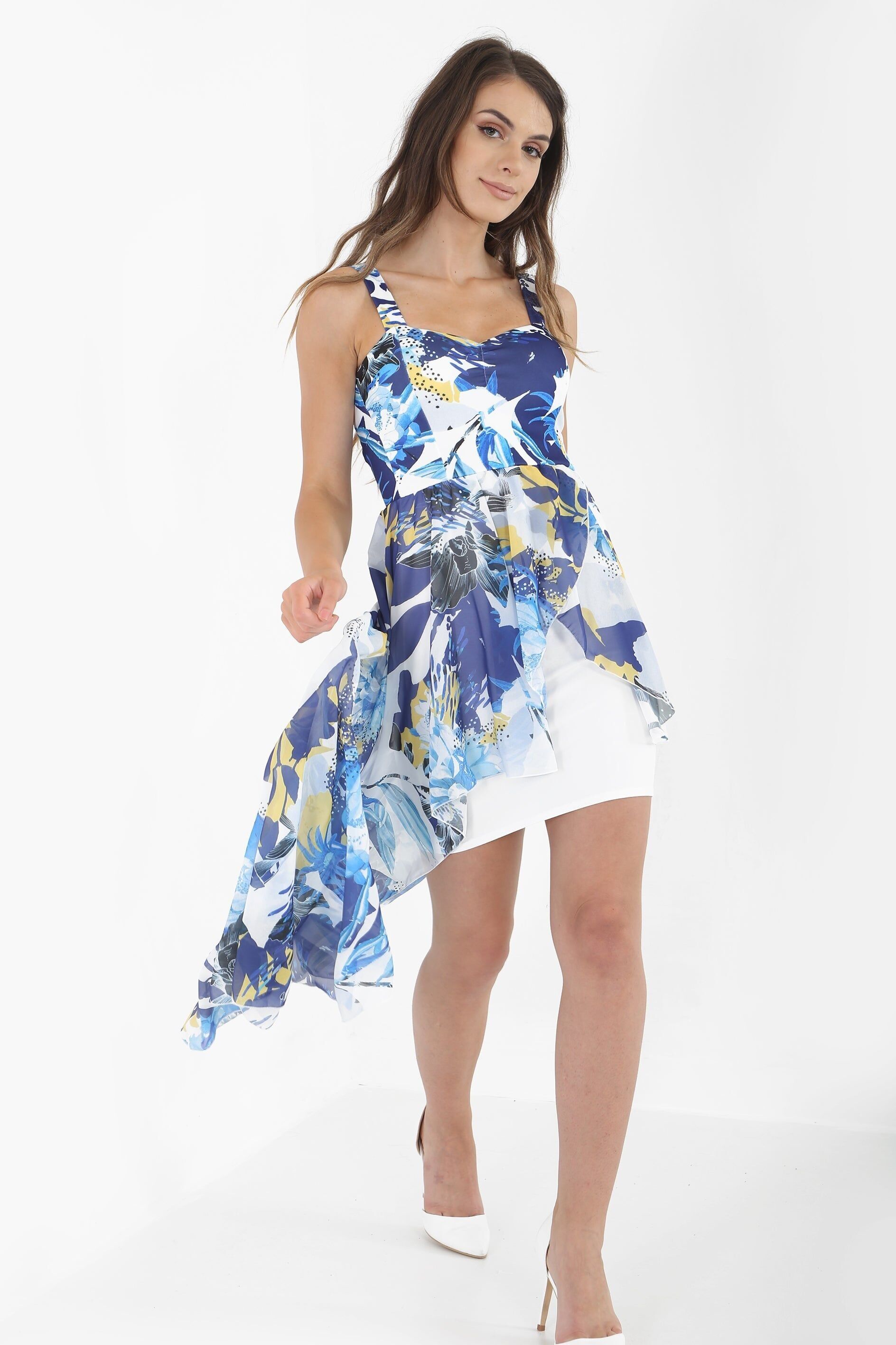 Abito in chiffon con orlo asimmetrico e motivo floreale astratto a cuore