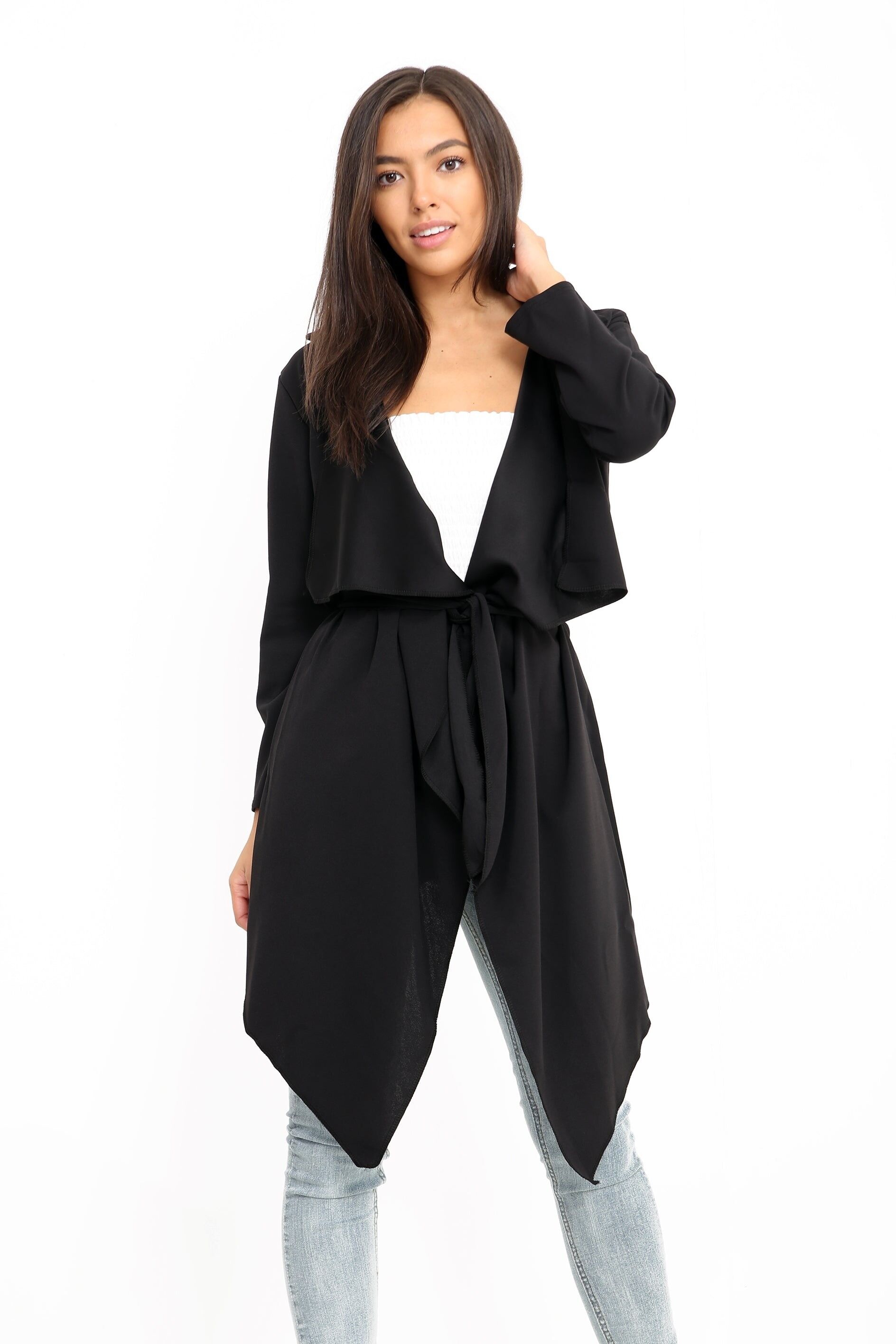 Cappotto con collo a cascata con cintura