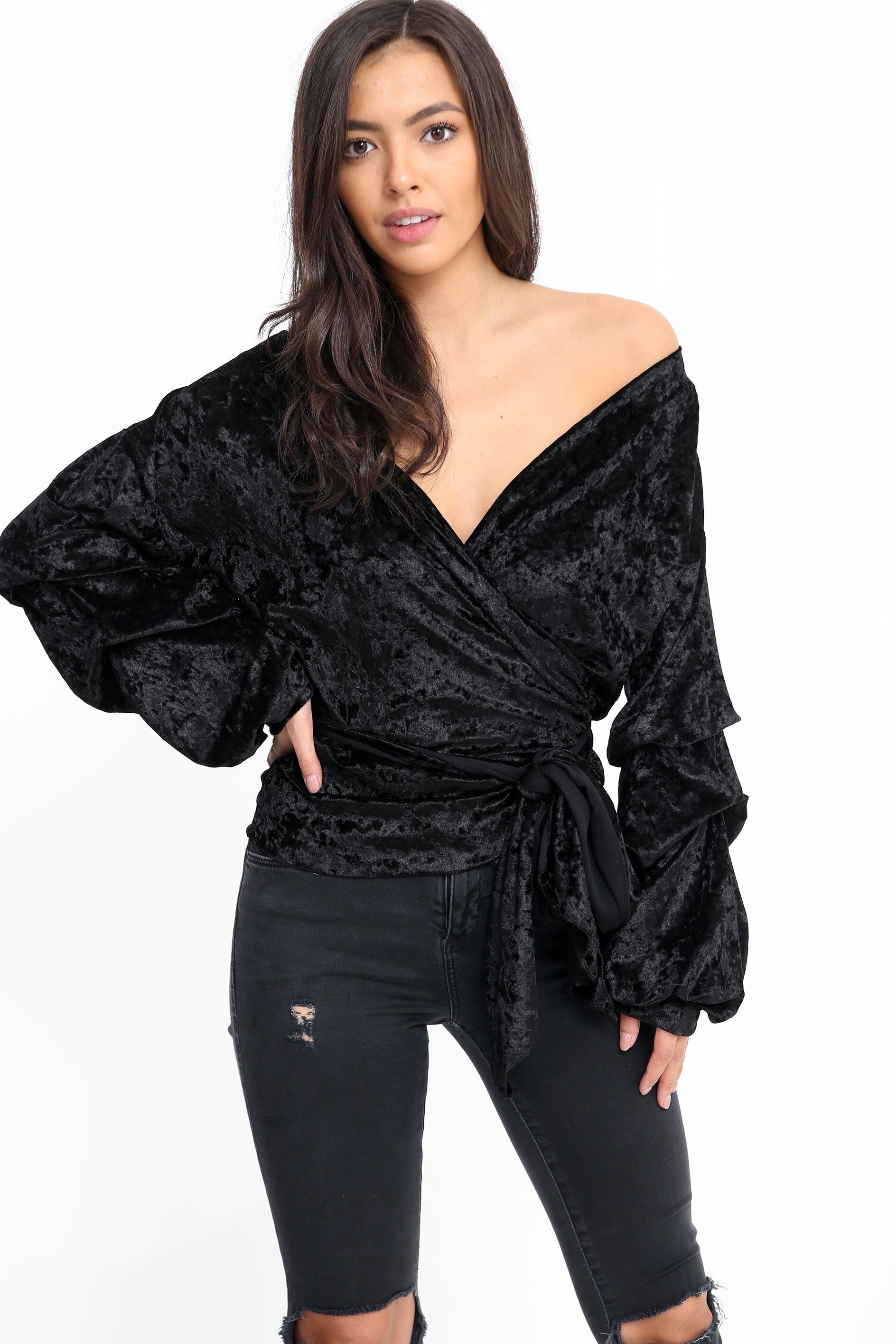 Top con camicetta avvolgente in velluto stropicciato e nodo alla cravatta