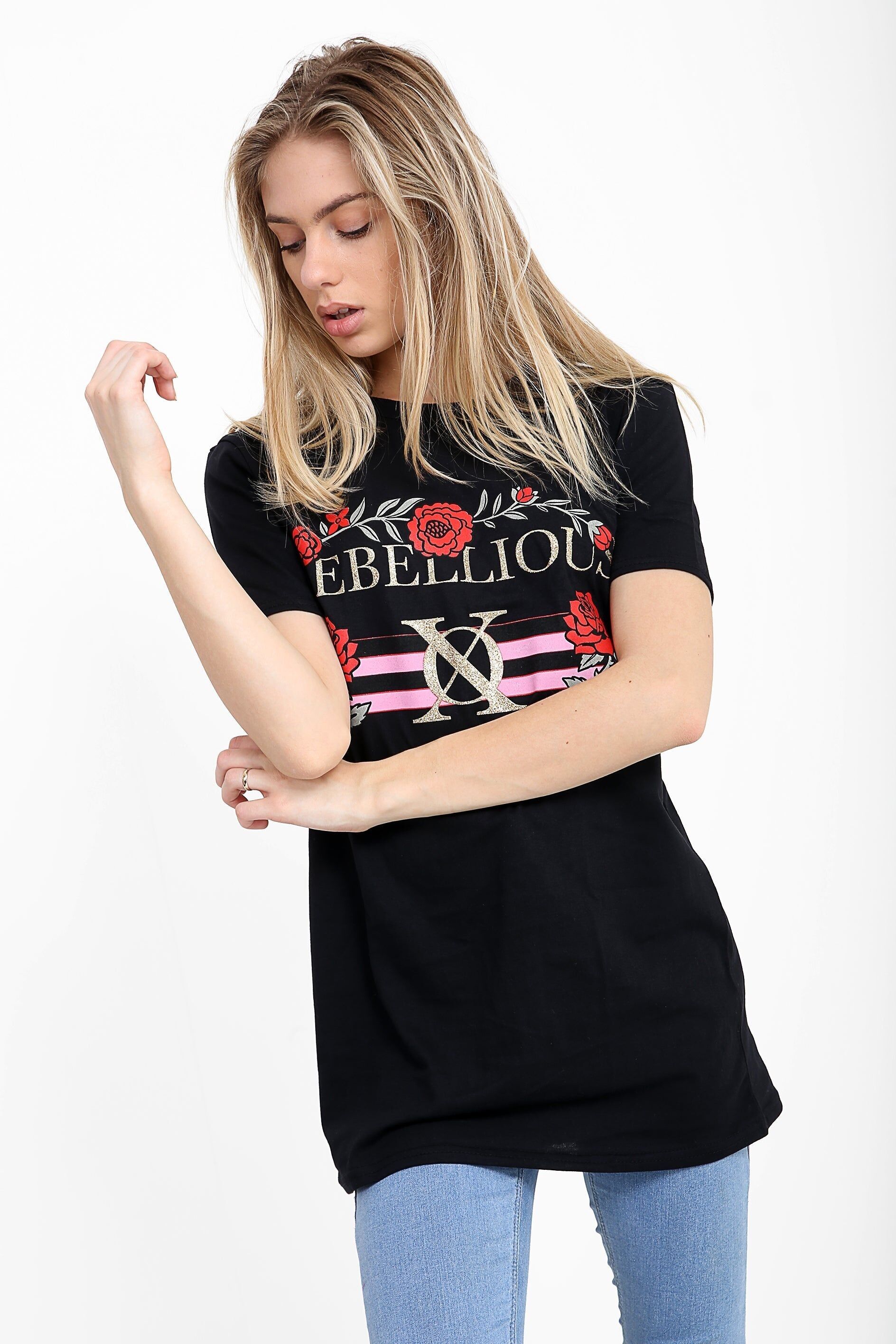 Maglietta stampata con slogan ribelle