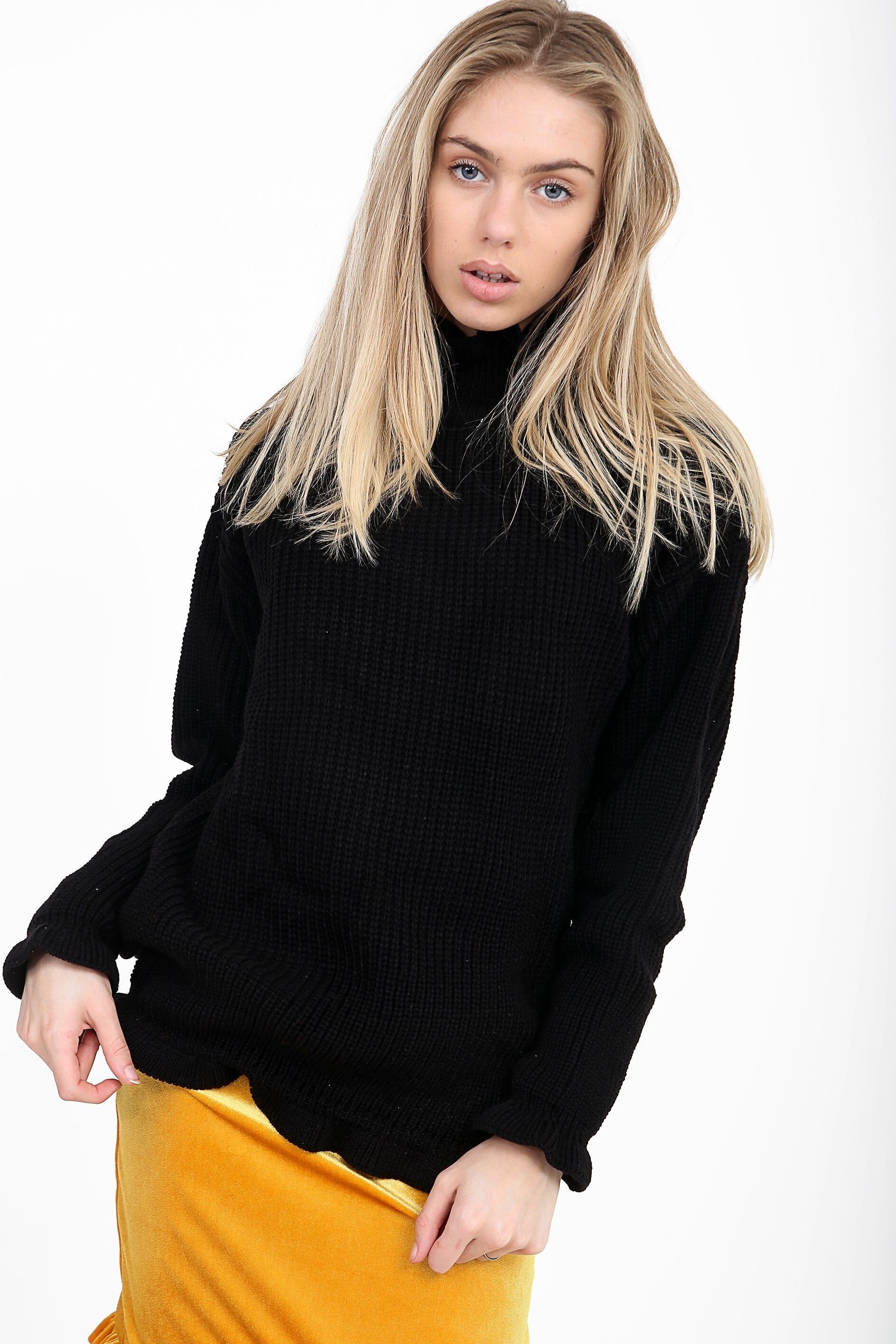 Maglione lungo lavorato a maglia con balze arricciate