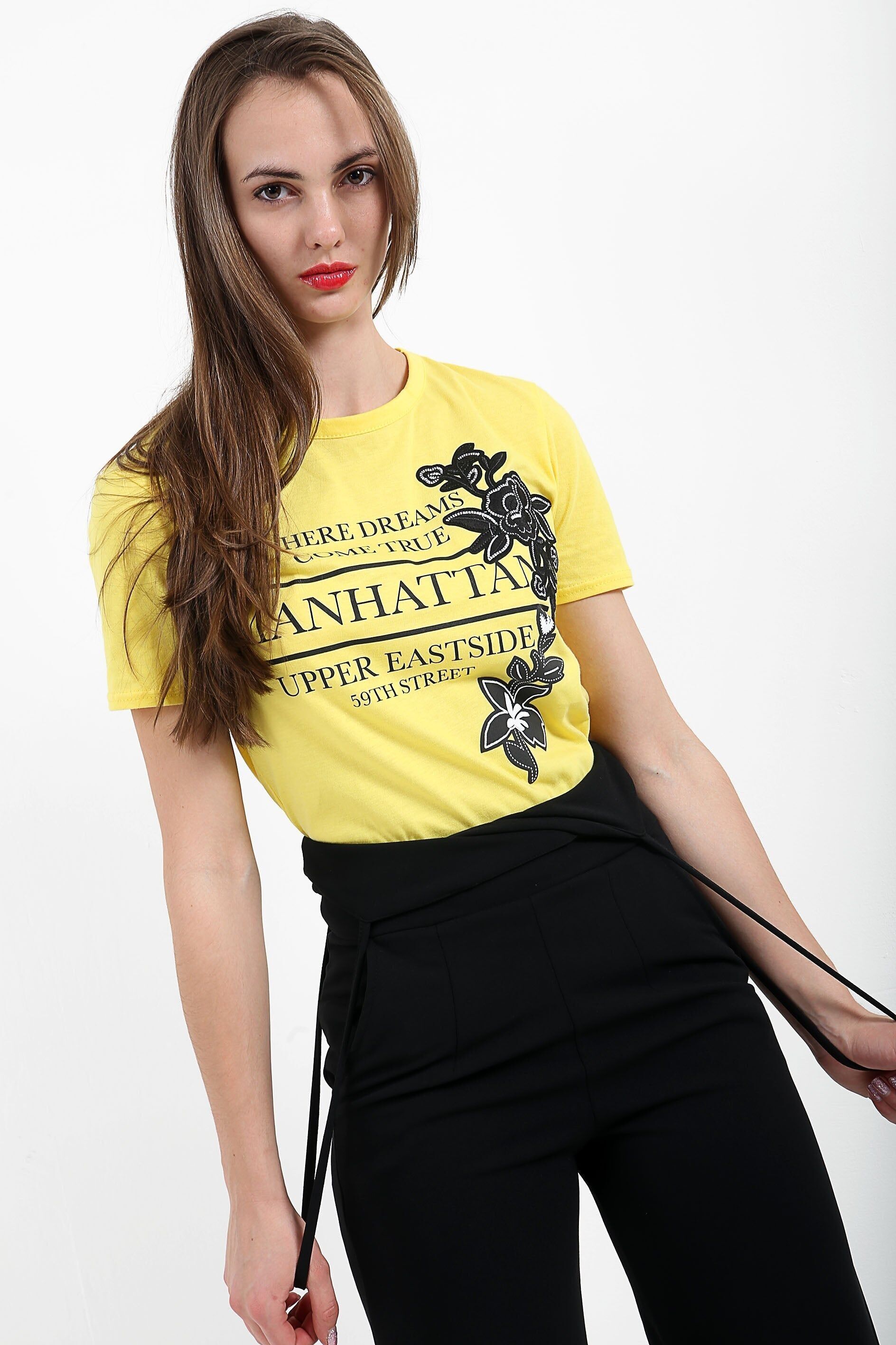 T-shirt stampata con ricamo floreale di Manhattan