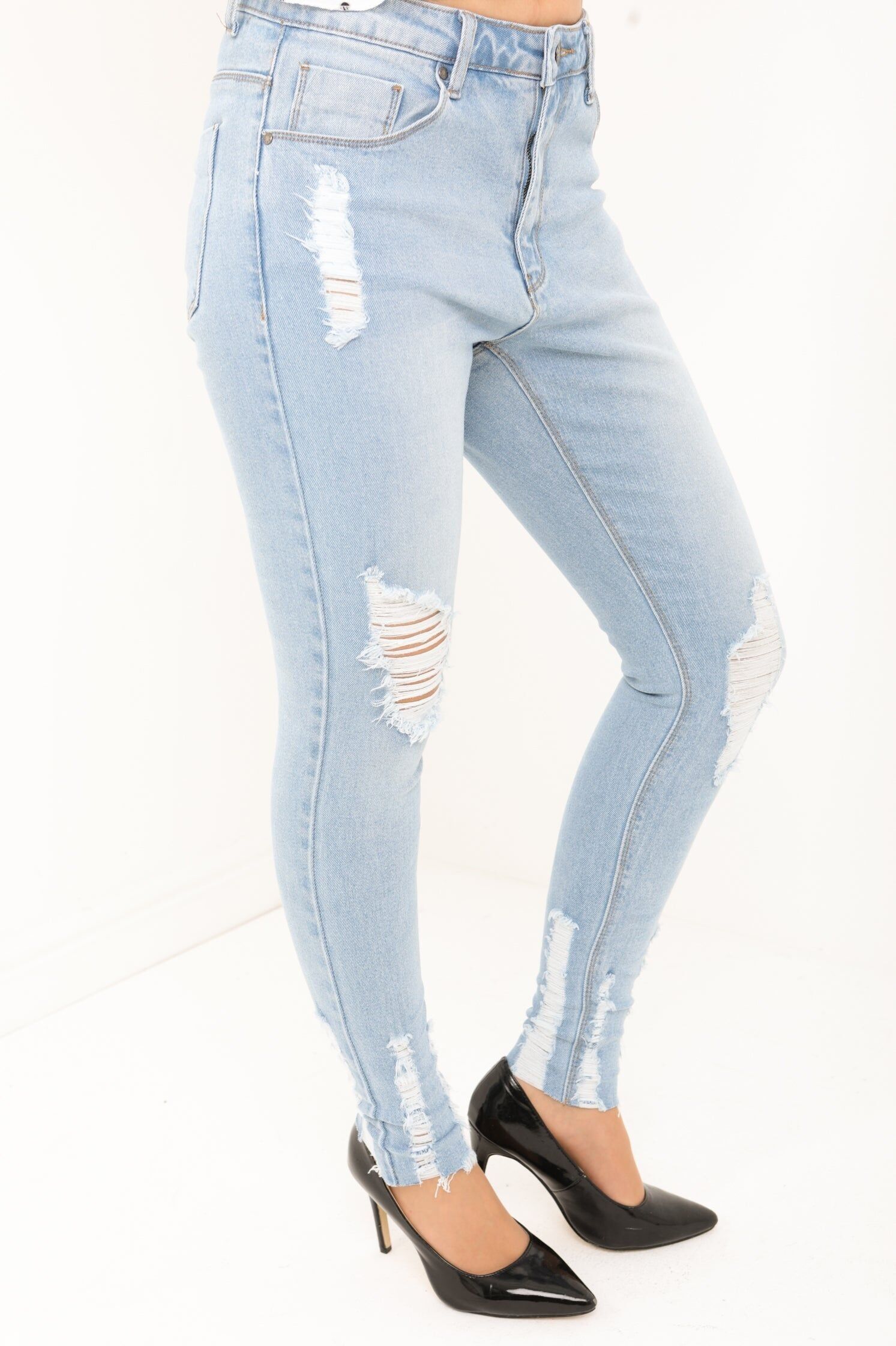 Jeans slim fit in denim usurato