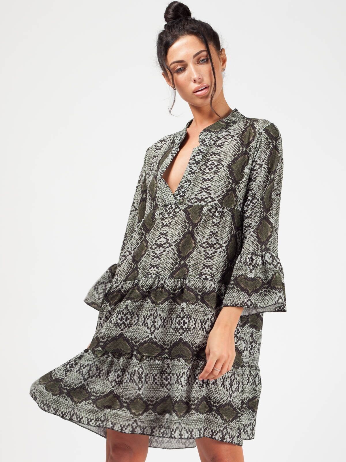 Abito grembiule con volant e stampa serpente