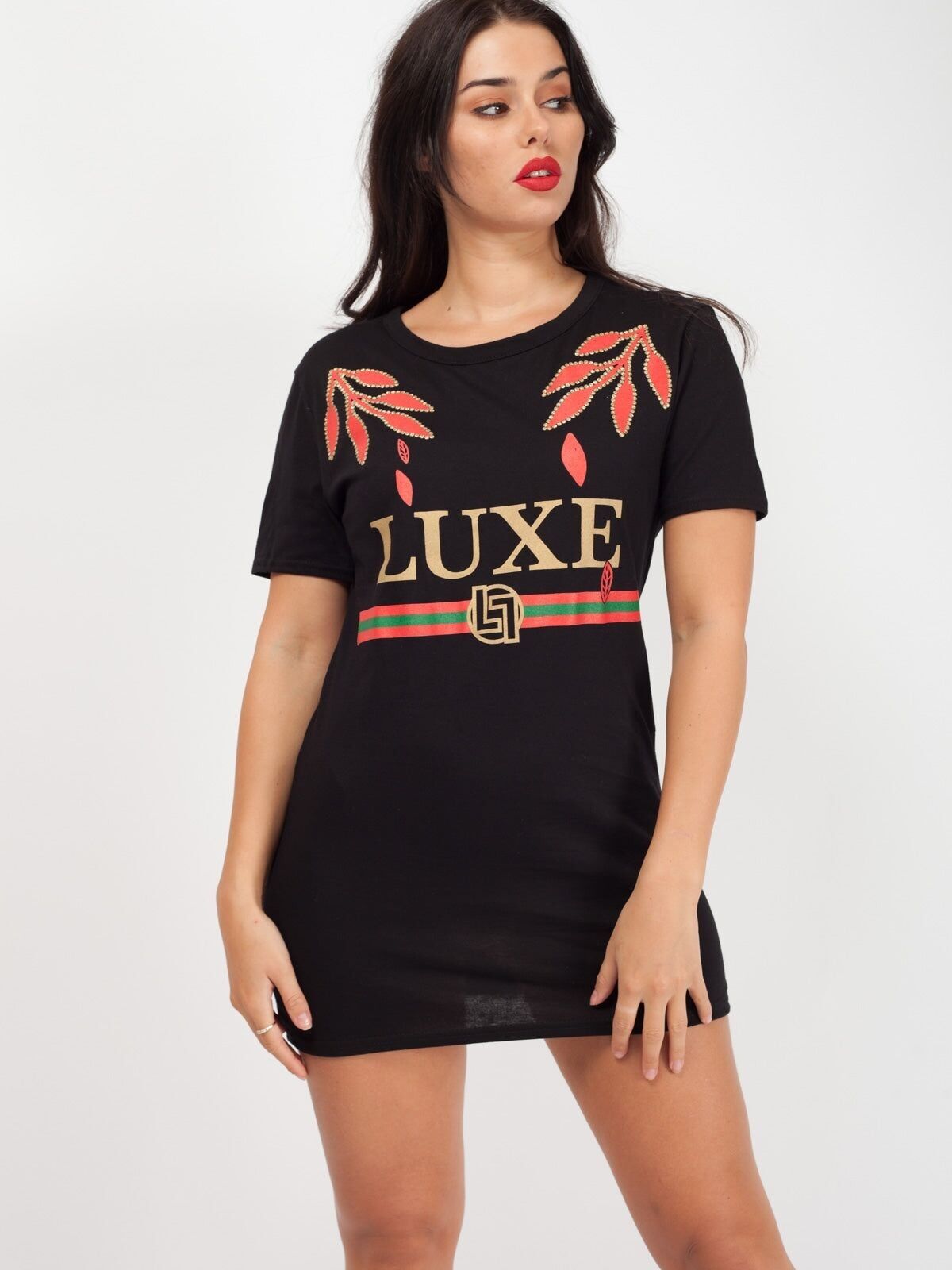 T-shirt stampata con slogan LUXE a righe