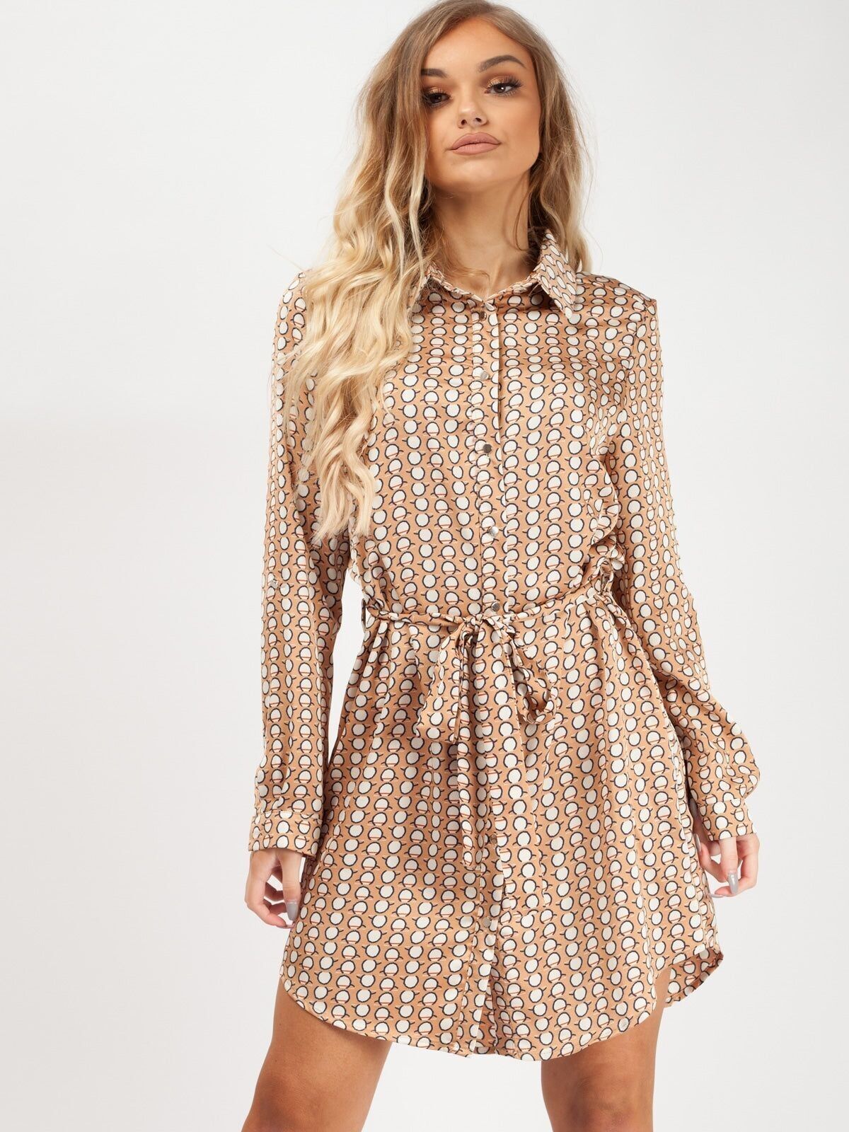 Abito camicia con stampa a cerchio e cintura annodata